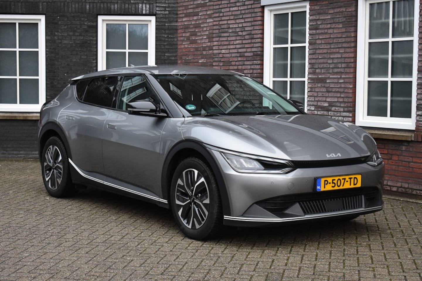 Kia EV6 - Air 58 kWh SOH 100% Stoel + Stuurwiel verwarming Wij zijn op afspraak geopend! Graag belle - AutoWereld.nl