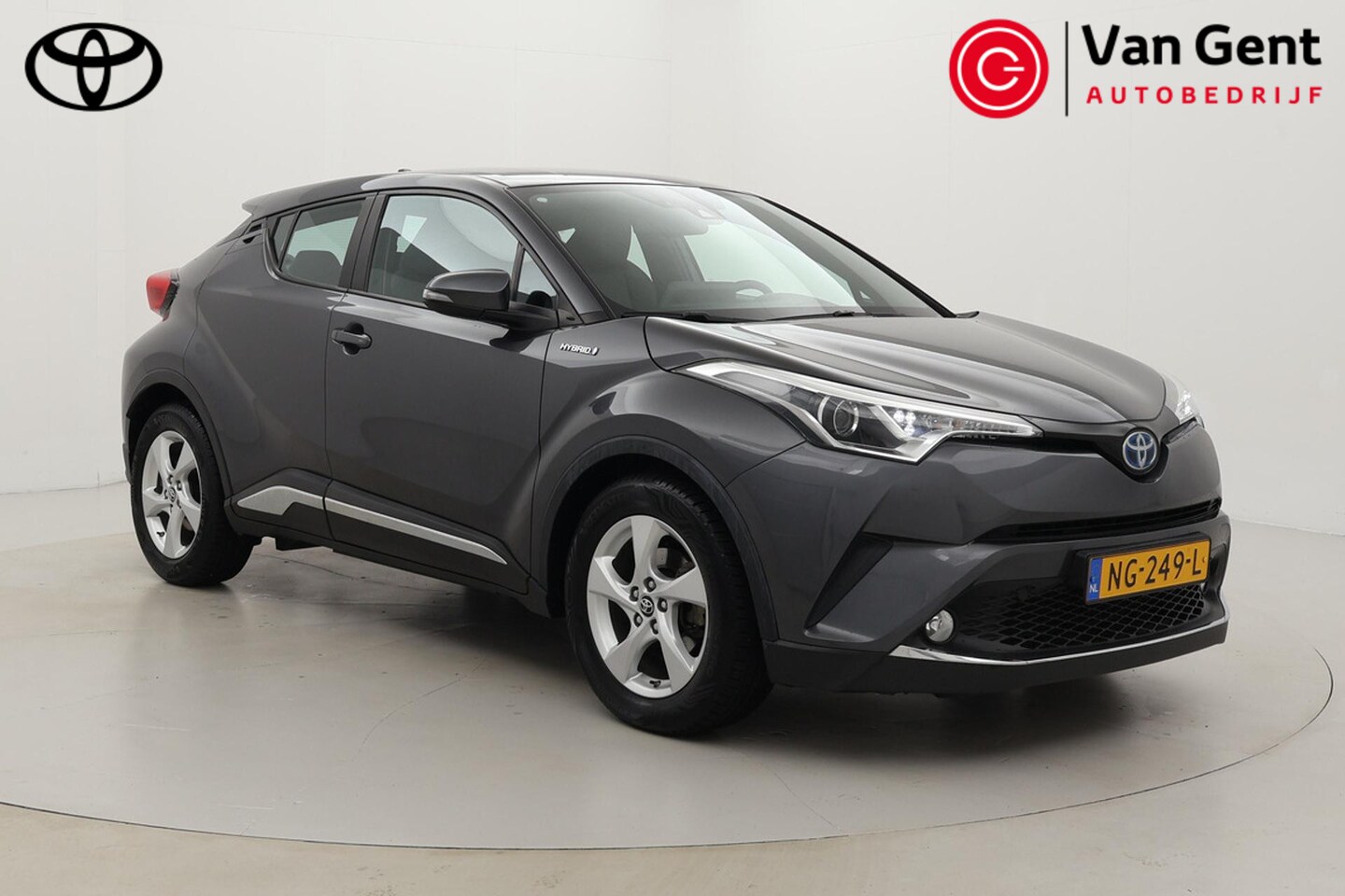Toyota C-HR - 1.8 Hybrid Dynamic | Trekhaak | Leder | Navigatie | Stoelverwarming | Keyless | Adaptive C - AutoWereld.nl