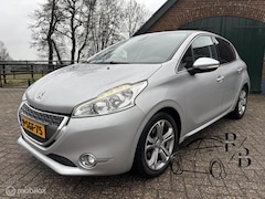 Peugeot 208 - 1.2 VTi Allure NAVI AIRCO CRUISE NL-auto 2 EIG