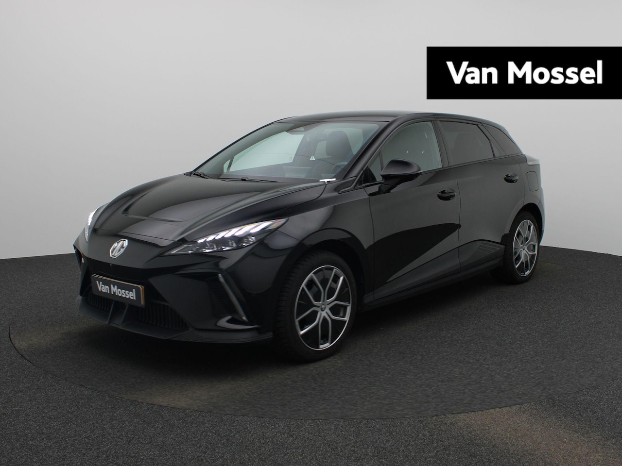 MG MG4 - 64 kWh Luxury | CAMERA | NAVIGATIE | APPLE CARPLAY | HALF STOF-LEDEREN BEKLEDING - AutoWereld.nl