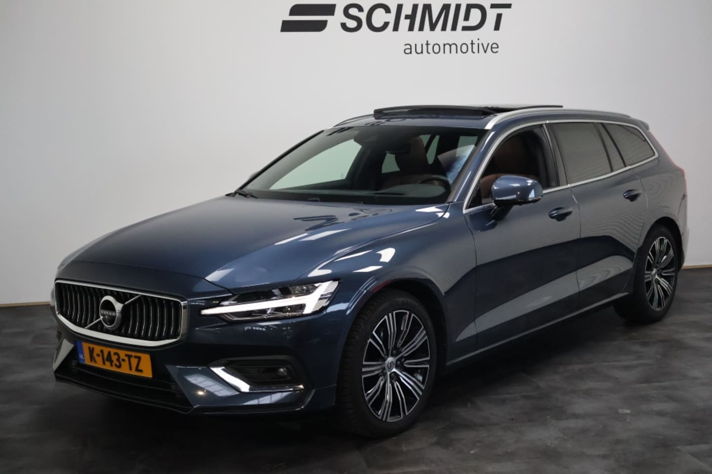 Volvo V60 - 2.0 B4 Inscription | Trekhaak | Panoramadak | Leder | ACC | LED - AutoWereld.nl