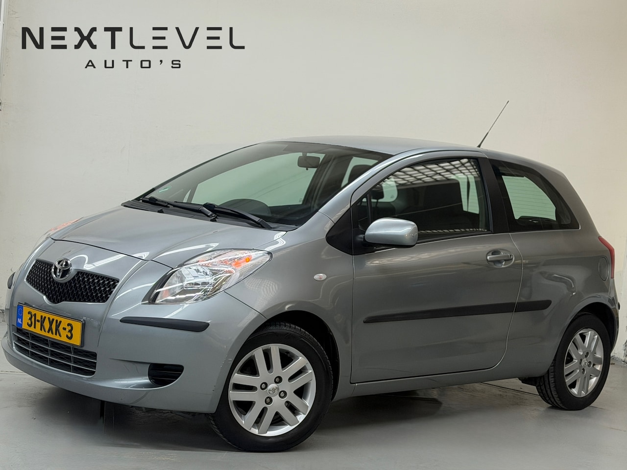 Toyota Yaris - 1.3 VVTi Sol MMT Automaat Lage KM Airco - AutoWereld.nl