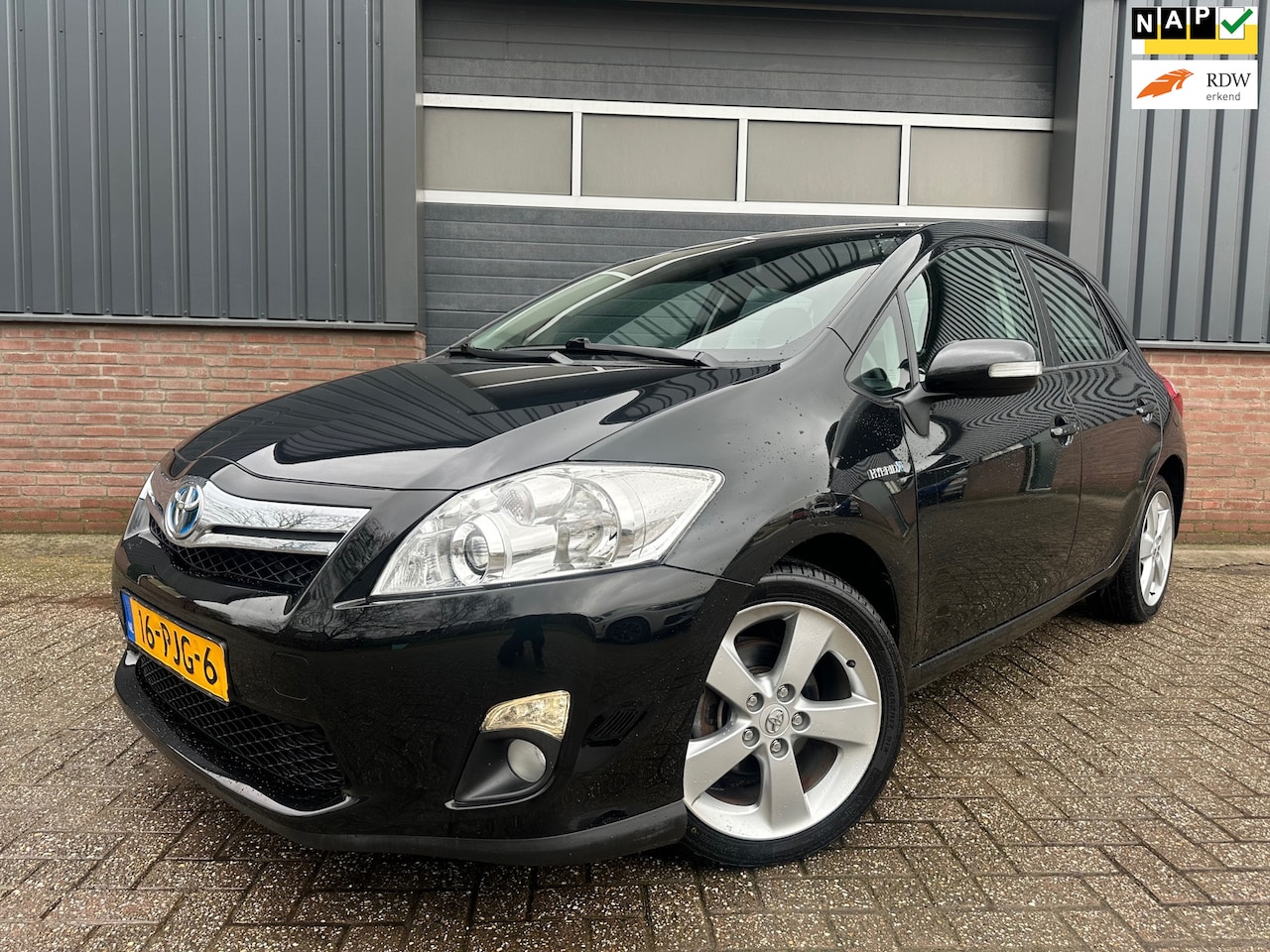 Toyota Auris - 1.8 Full Hybrid Dynamic 1e eigenaar / Achteruitrijcamera / NAP / Navi - AutoWereld.nl