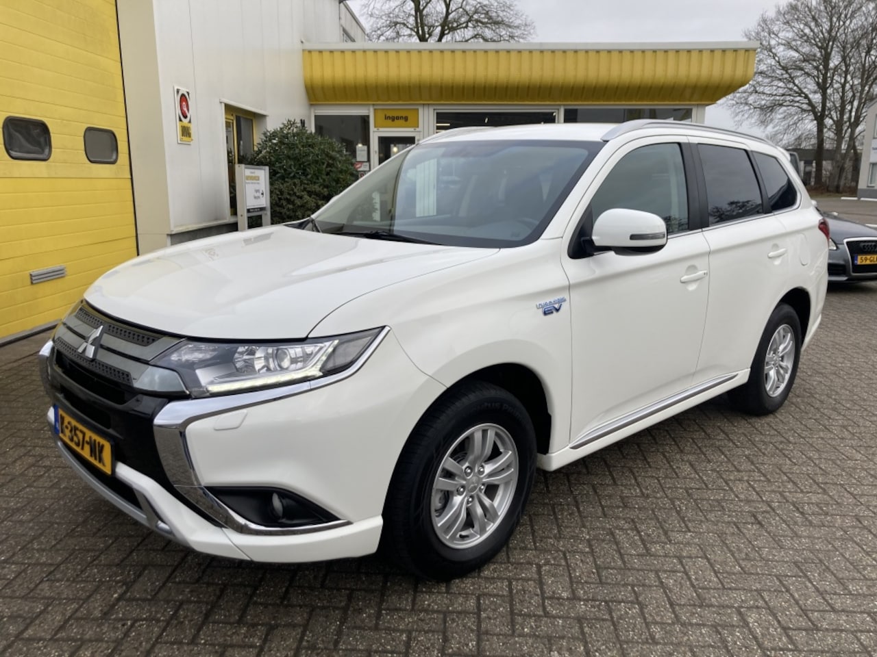 Mitsubishi Outlander - 2.4 PHEV Pure 2.4 PHEV Pure - AutoWereld.nl
