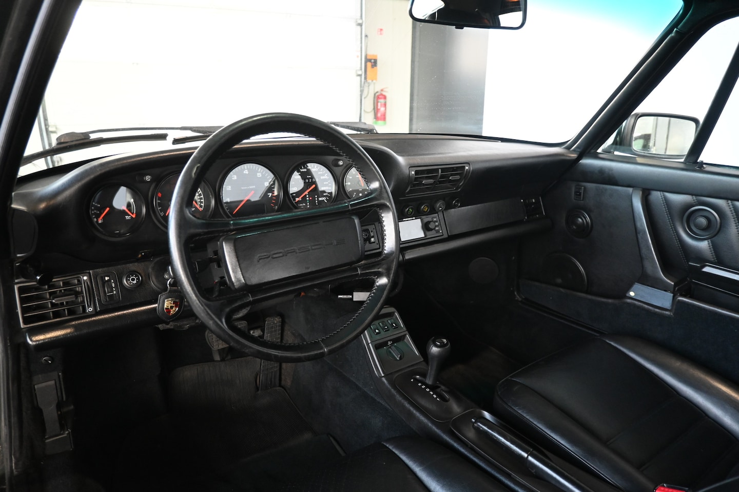 Porsche 911 - 3.6 Coupé Automaat Airco Leder Schuifdak Goed Onderhouden! Inruil Mogelijk! KLAAR - AutoWereld.nl