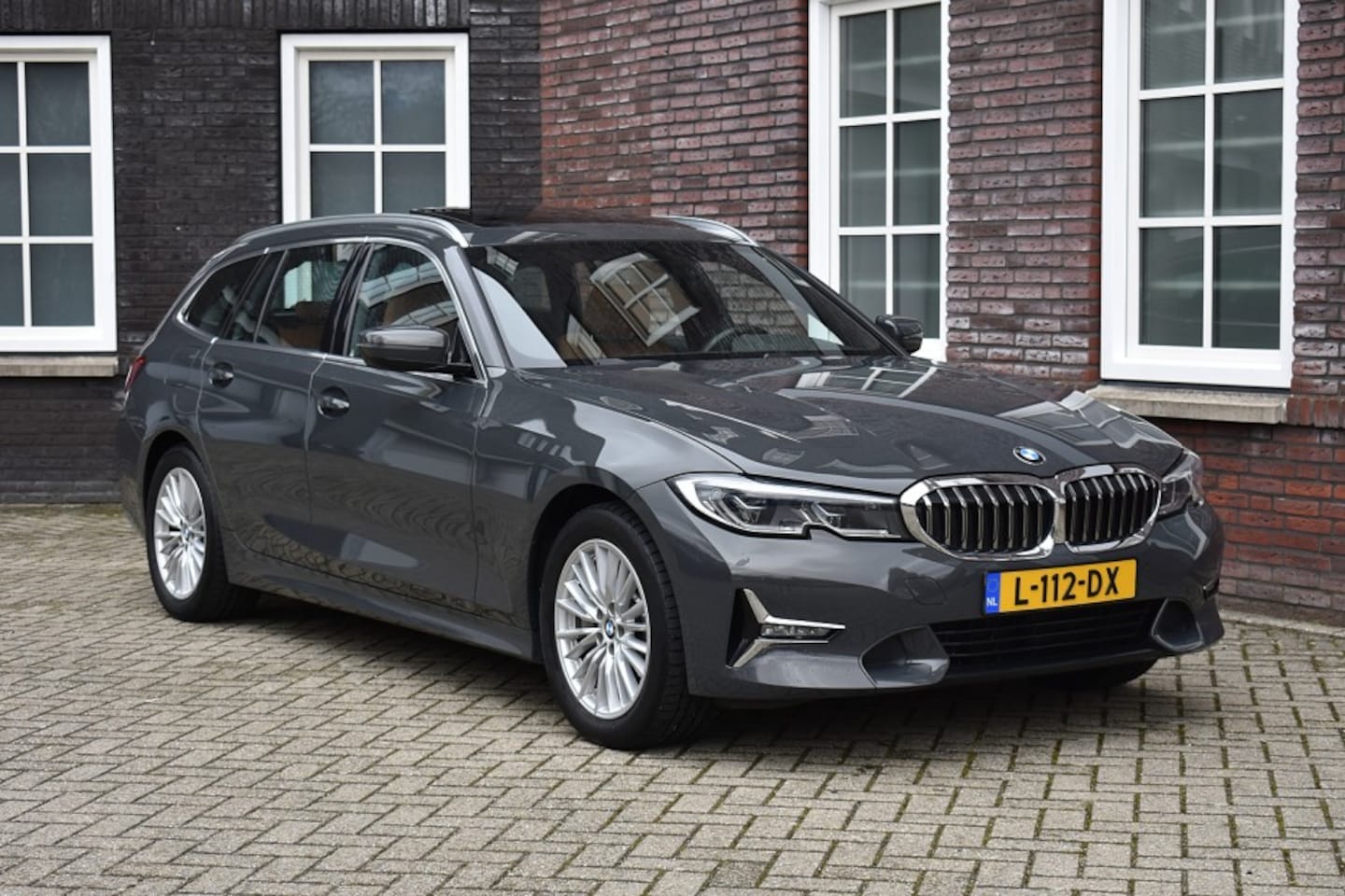 BMW 3-serie - 330 330e xDrive High Executive/Panodak/Leer/4WD Wij zijn op afspraak geopend! Graag bellen - AutoWereld.nl