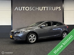 Volvo V40 - 1.6 T3 Kinetic DEALER O.H. / DB RIEM IS VV / CLIMA / CRUISE / TR.HAAK / NAVI /