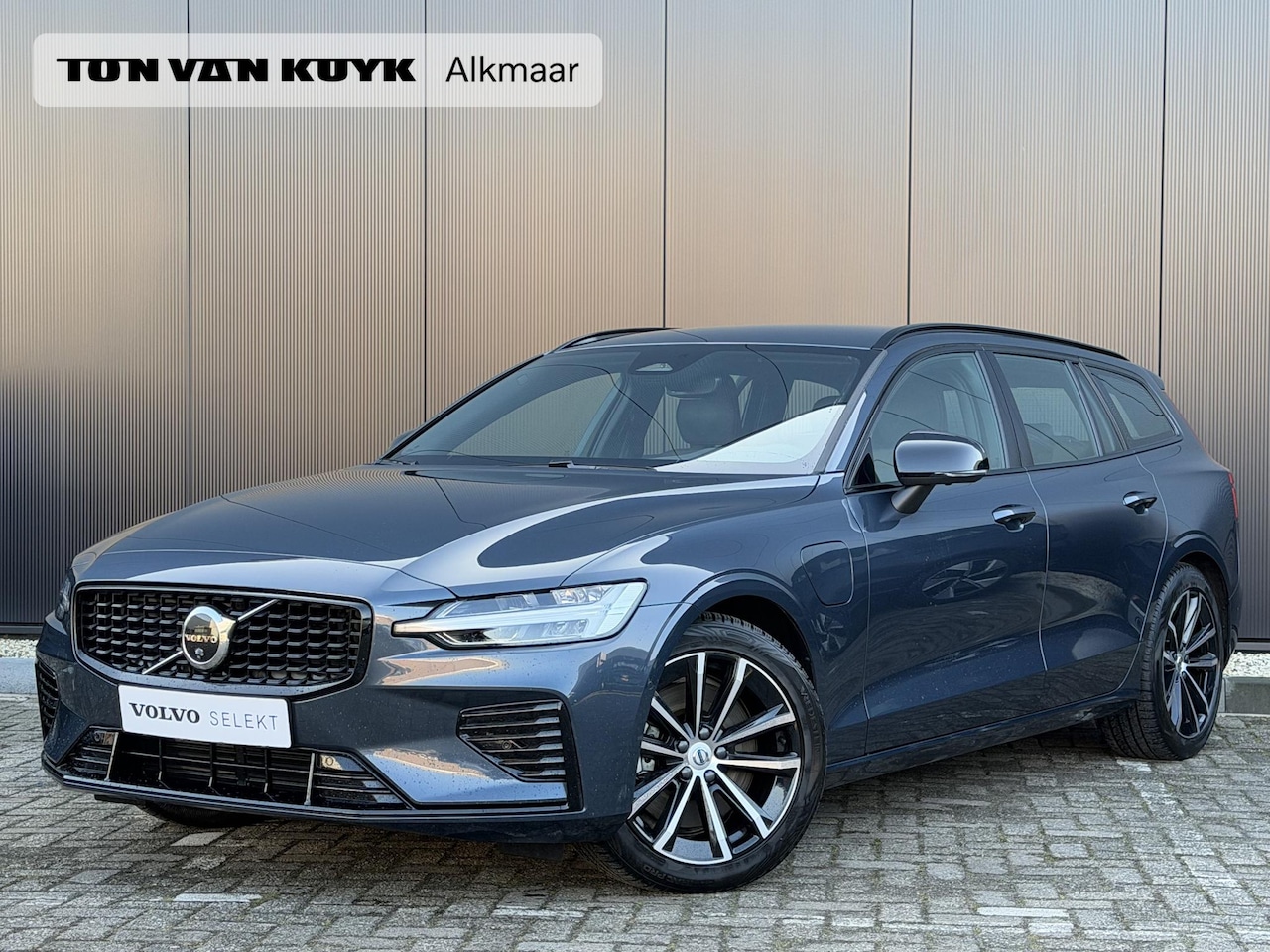 Volvo V60 - 2.0 T6 Plug-in hybrid AWD Plus Dark Adaptive Cruise Control / BLIS / 360 camera / Electr. - AutoWereld.nl