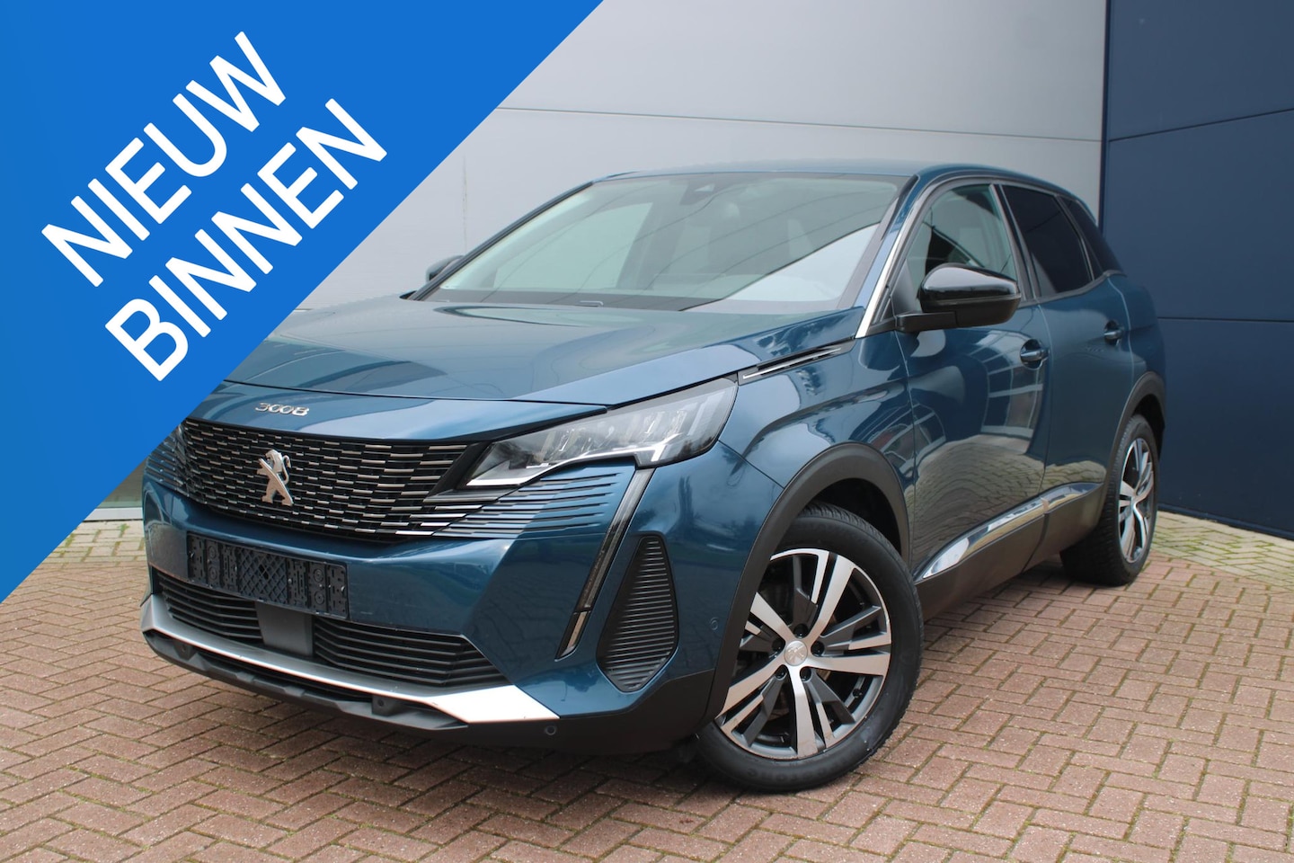 Peugeot 3008 - 1.2 PureTech 130pk Allure Pack Automaat Leer Airco Navi Camera Carplay 37951km Nieuwstaat - AutoWereld.nl