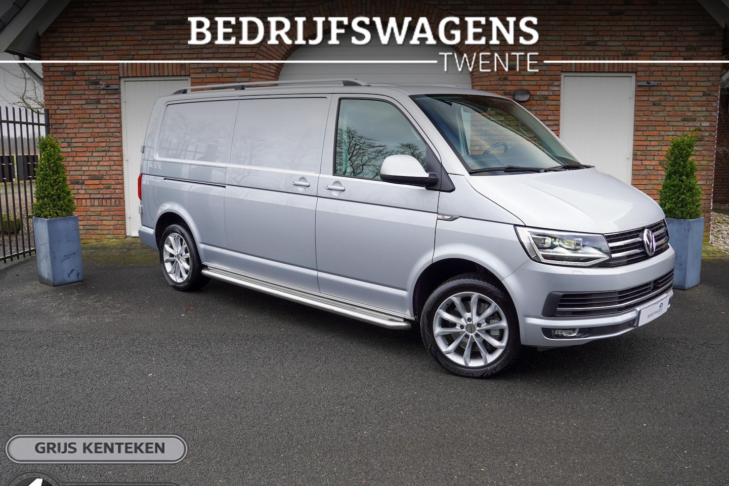 Volkswagen Transporter - 2.0 TDI 199PK DSG L2H1 4Motion Highline - AutoWereld.nl
