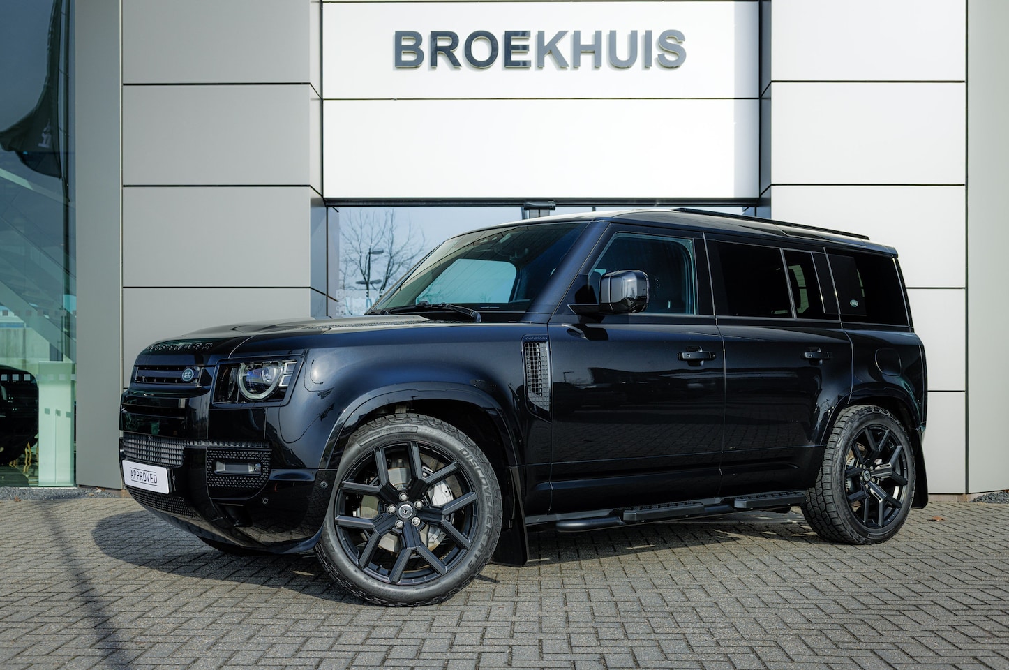 Land Rover Defender 110 - P400e 110 X-Dynamic HSE | URBAN Velgen | URBAN Sidebars | Dakspoiler | 400PK | - AutoWereld.nl