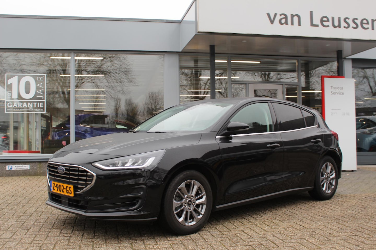 Ford Focus - 125PK HYBRID TITANIUM 5-DEURS WINTERPACK PRIVACY-GLASS LM-VELGEN CRUISE CLIMA NL-AUTO - AutoWereld.nl
