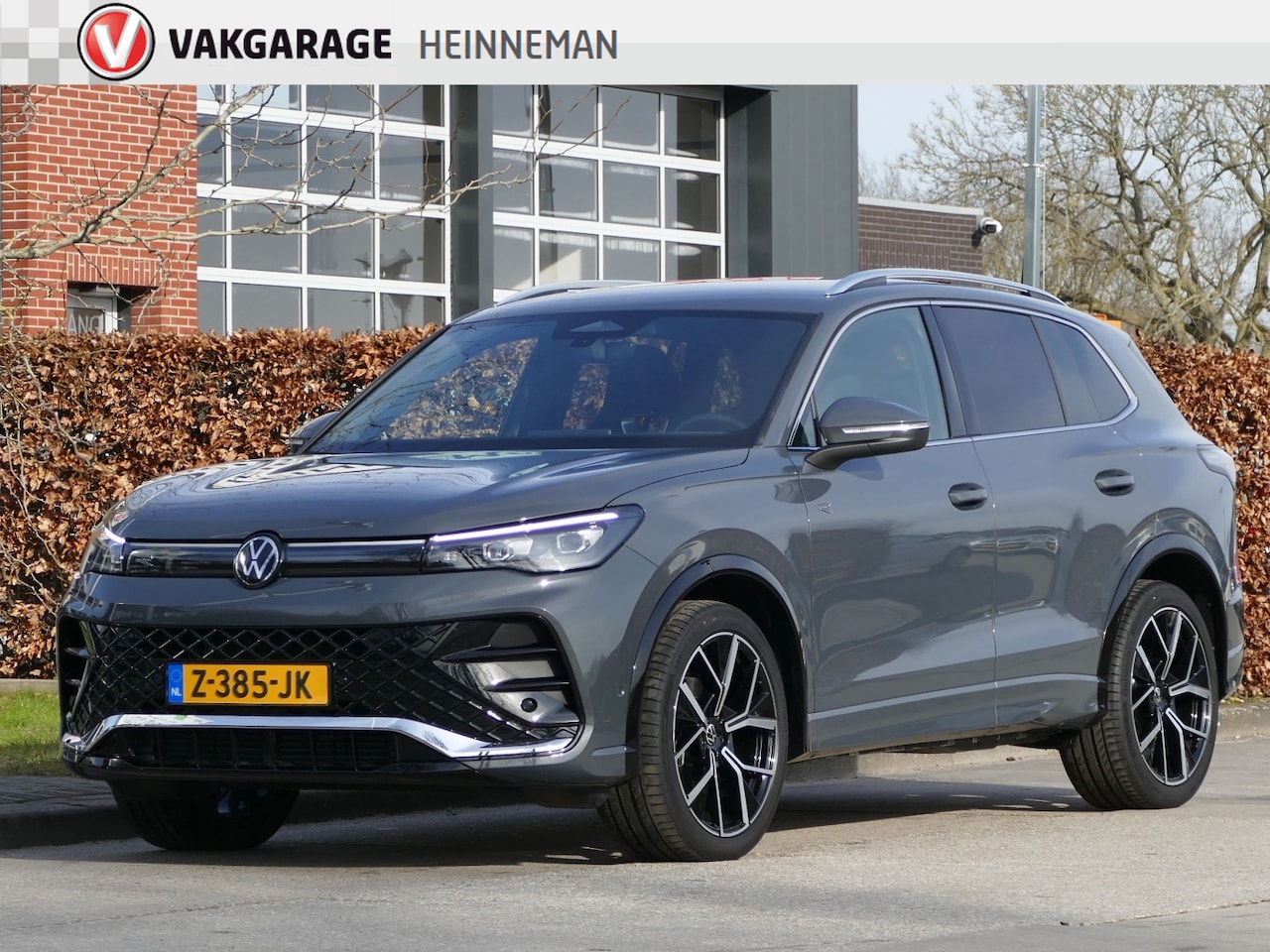 Volkswagen Tiguan - 1.5 eTSI R-Line Business | IQ-light | massagestoelen | digitaal dashboard | verwarmde voor - AutoWereld.nl