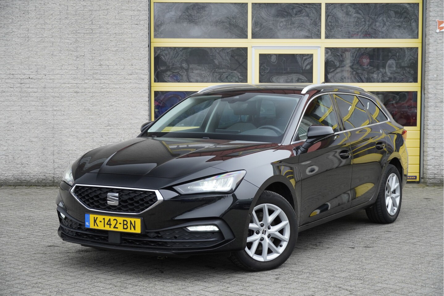 SEAT Leon Sportstourer - 1.5 TSI Style Launch Edition BJ2020 Lmv 16" | Led V+A | Pdc | Navi | Dynamische knipperlic - AutoWereld.nl