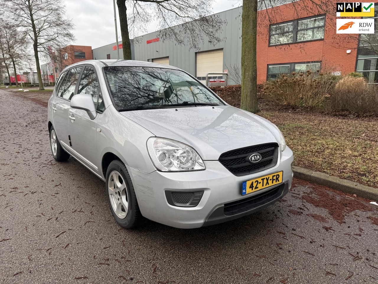 Kia Carens - 2.0 CVVT X-tra 2.0 CVVT X-tra - AutoWereld.nl