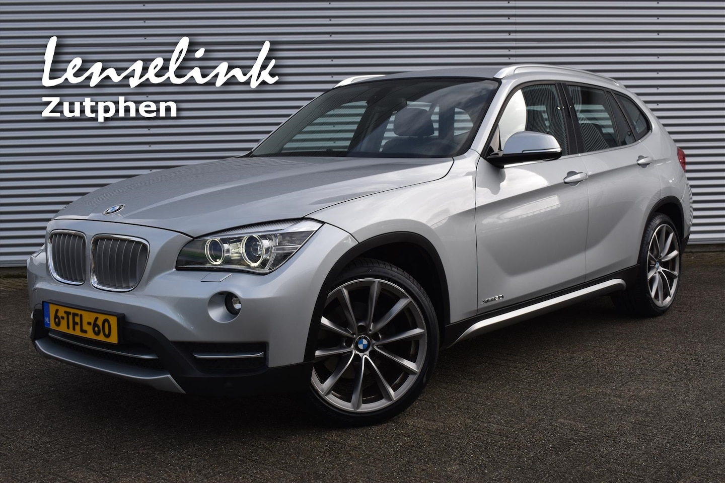 BMW X1 - xDrive 2.0i 184pk High Executive AUTOMAAT | NL auto | NAP | Afn. trekh. | 4 nieuwe banden - AutoWereld.nl
