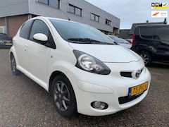 Toyota Aygo - 1.0-12V Dynamic AUTOMAAT 2011 € 5.750, - 138.300 KM NAP