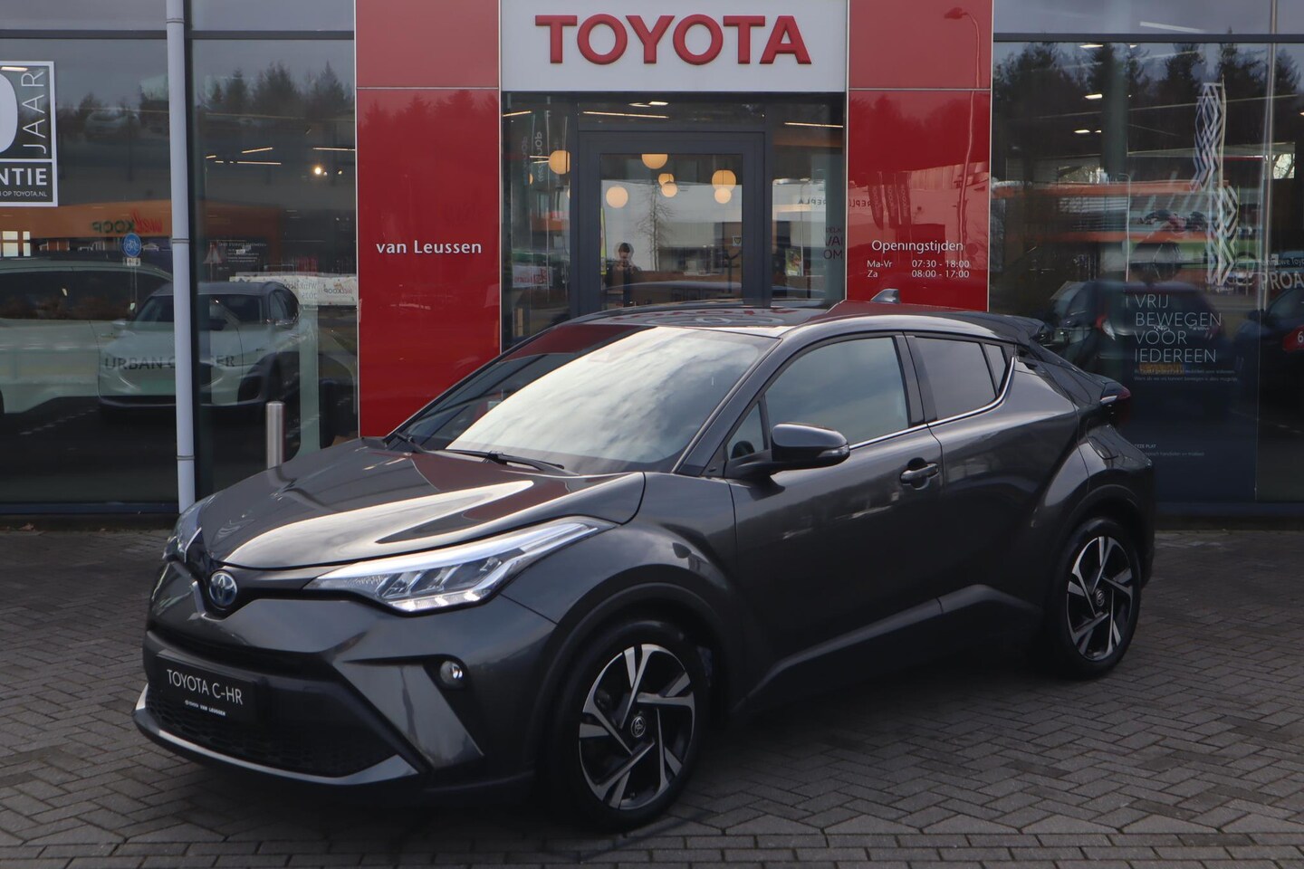 Toyota C-HR - 1.8 HYBRID STYLE STOELVERW. BLIND-SPOT NAVI AD-CRUISE HALFLEDER 18" LM-VELGEN - AutoWereld.nl