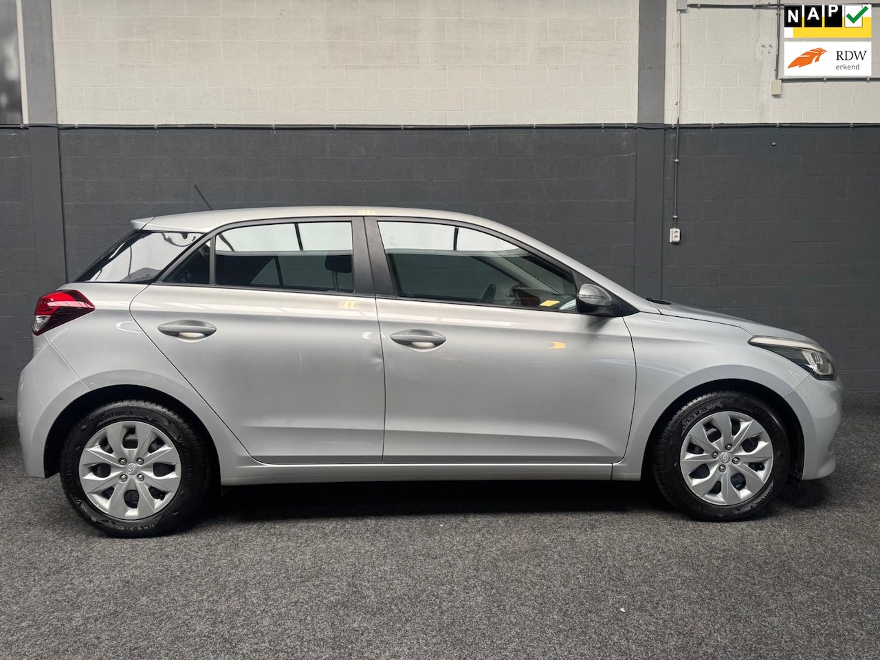 Hyundai i20 - 1.2 HP i-Motion, Facelift, PDC, - AutoWereld.nl