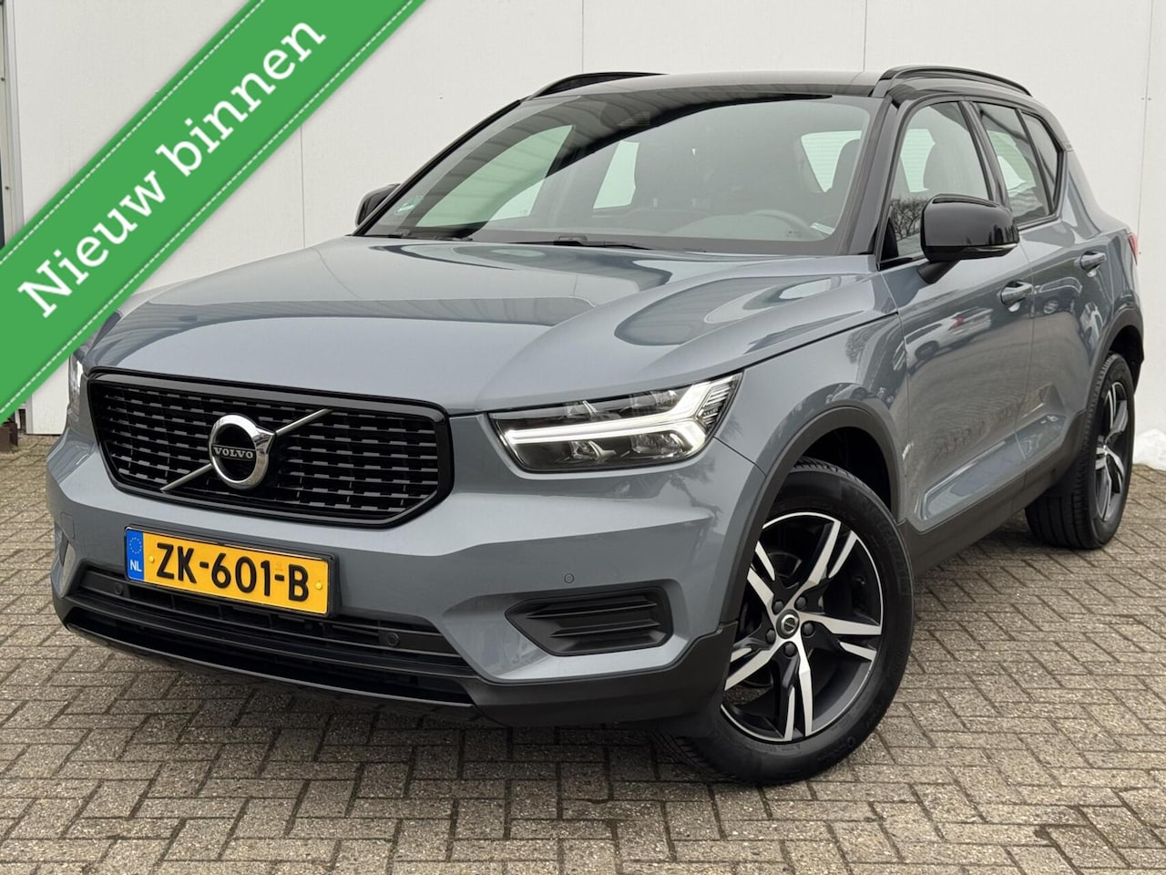 Volvo XC40 - 1.5 T3 R-Design|stoel/stuurverw.|PAS V/A|parkverw.|trekhaak - AutoWereld.nl