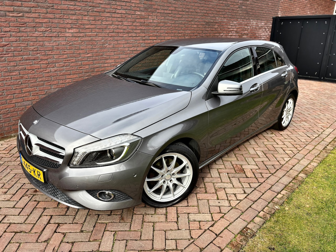 Mercedes-Benz A-klasse - 180 LED Navi Parkeersensoren - AutoWereld.nl