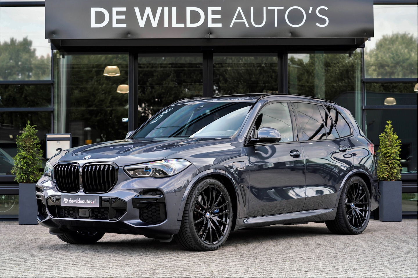 BMW X5 - xDrive45e M-sport M-seats Bowers&Wilkins Carbon Pano 22-inch 360-camera Laser - AutoWereld.nl