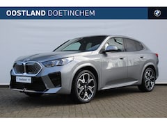 BMW iX2 - eDrive20 M Sport / Sportstoelen / Achteruitrijcamera / M Adaptief onderstel / Adaptieve LE