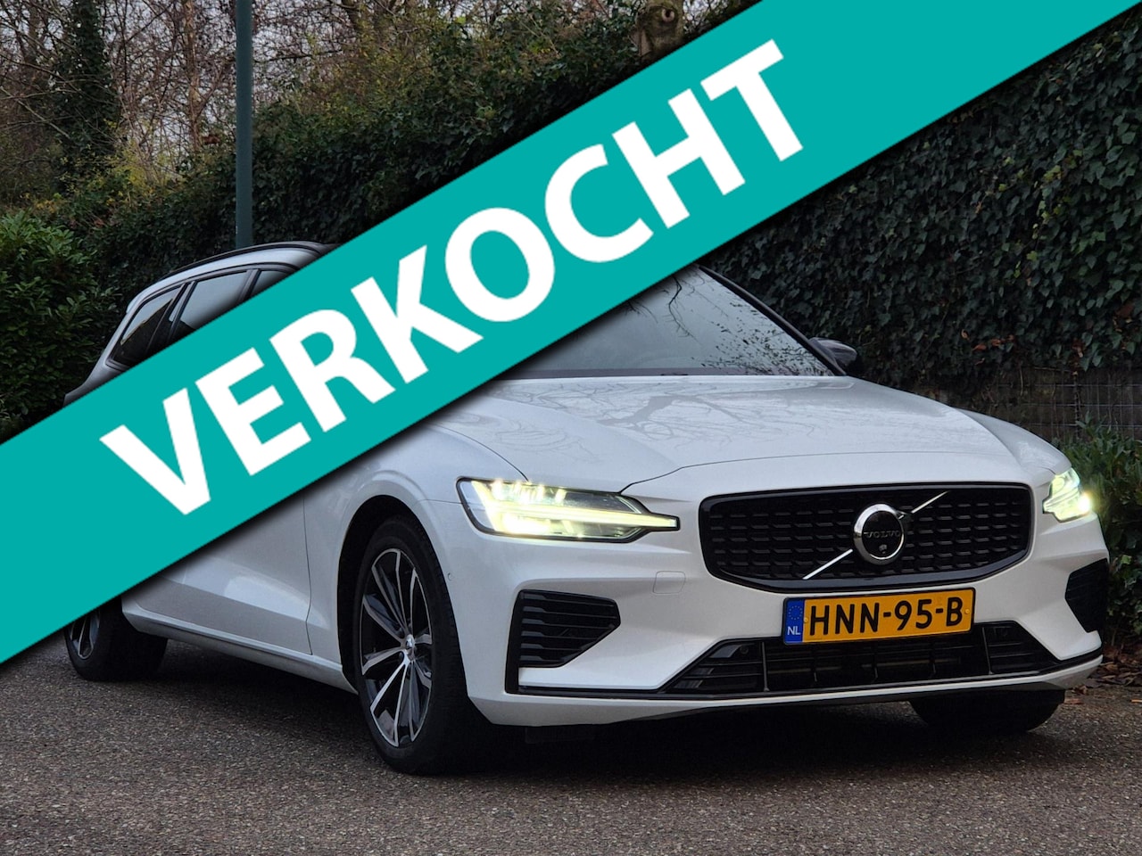 Volvo V60 - 2.0 T6 hybrid AWD Plus Dark 388PK KRISTAL Autopilot +70km Hyrbride BTW Volle optielijst Ad - AutoWereld.nl