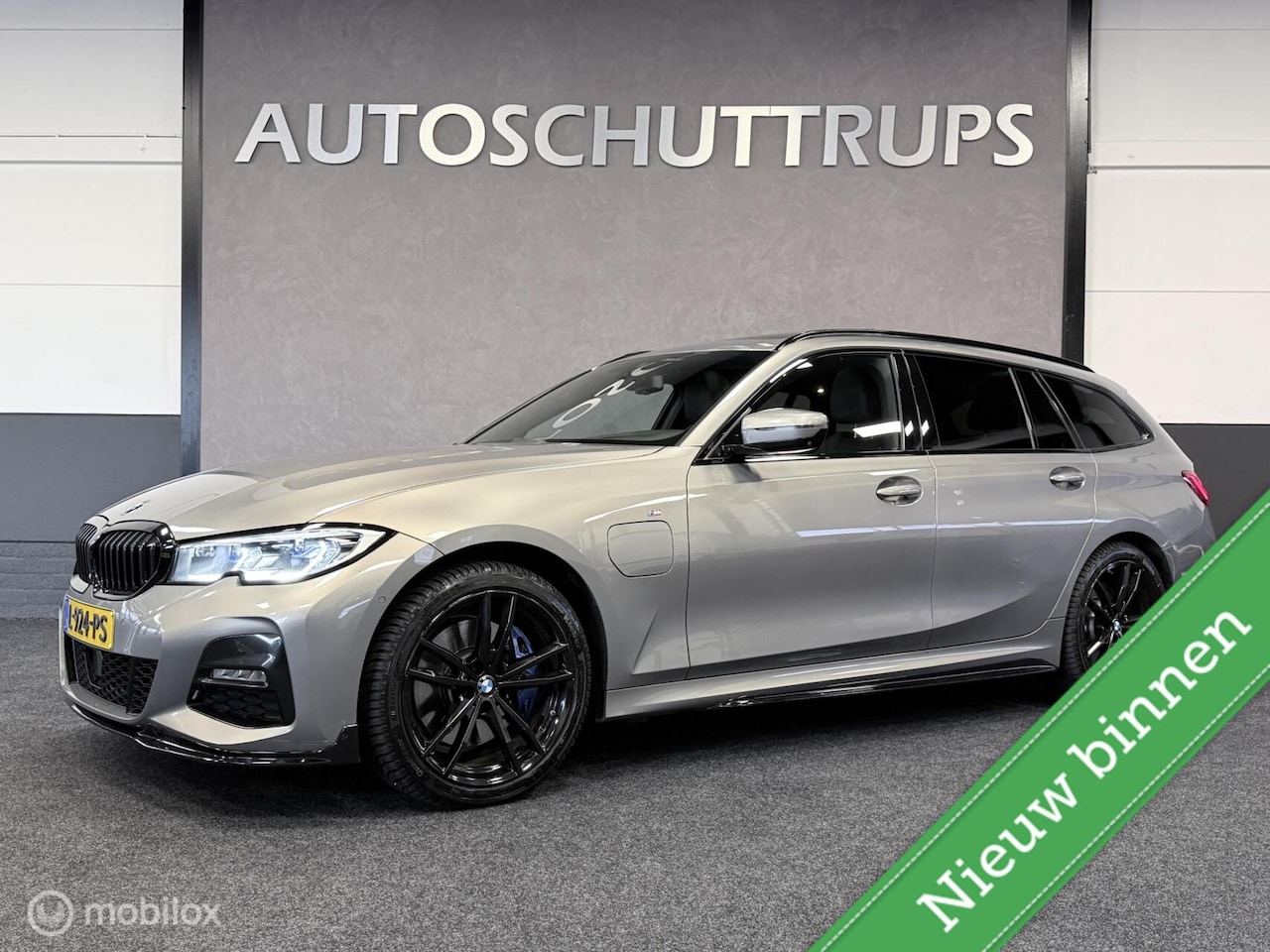 BMW 3-serie Touring - 330e M SPORT / SHADOW LINE / LASER / PANO DAK / ELEKTR.HAAK / NAP / VOL LEDER / ADAP. CRUI - AutoWereld.nl