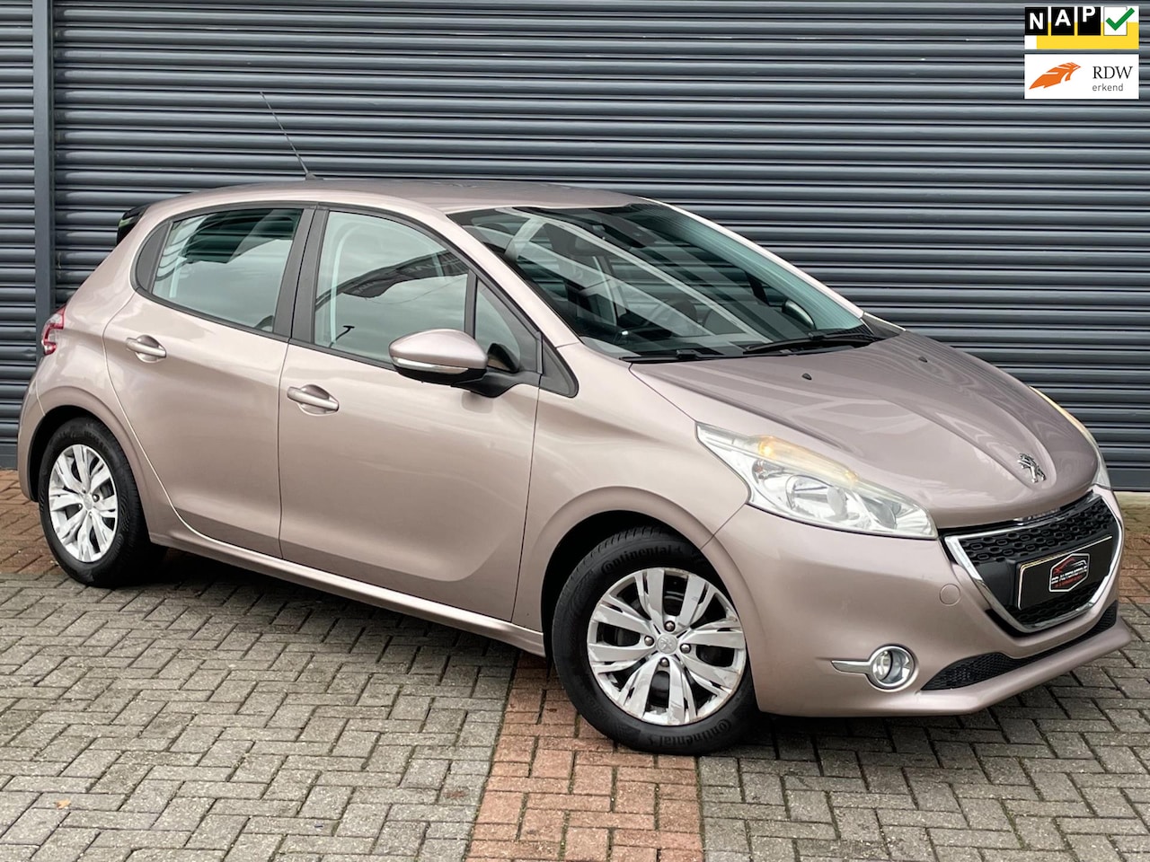 Peugeot 208 - 1.2 VTi Envy Navi | Pdc | Climate Control | Cruise | Org NL - AutoWereld.nl