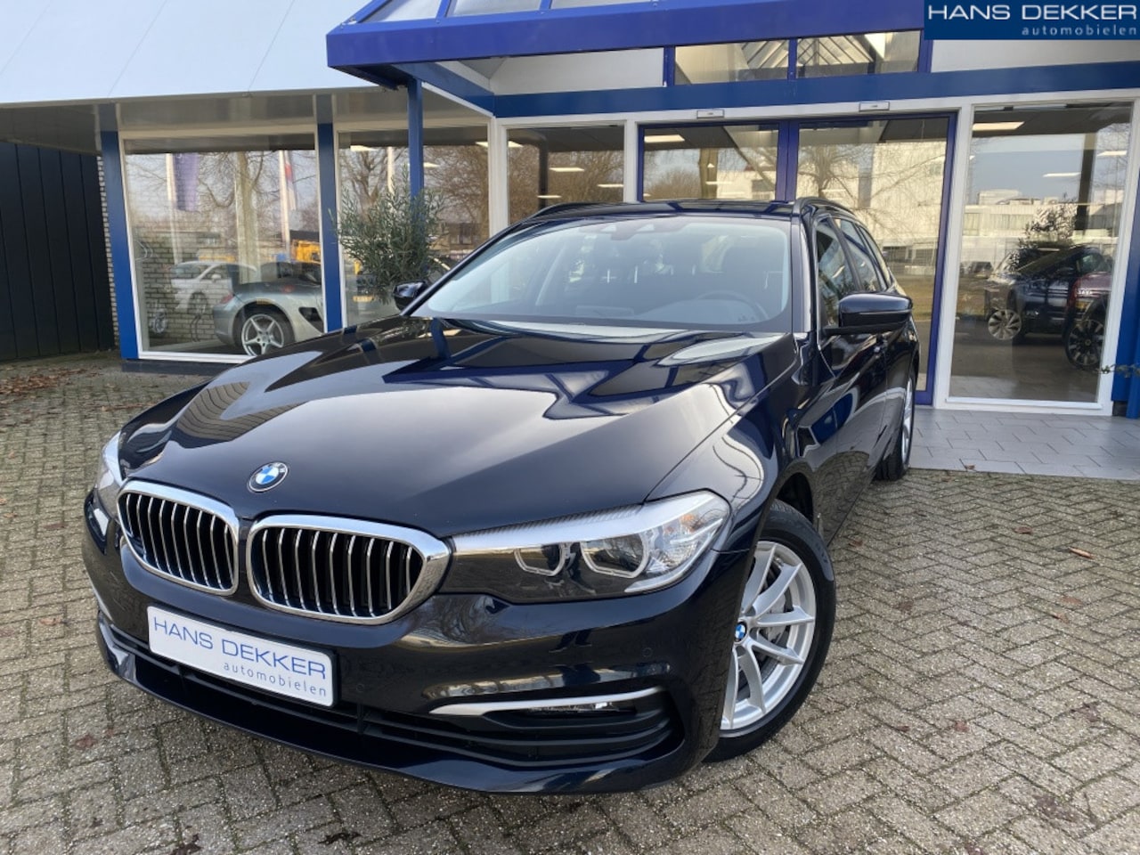 BMW 5-serie Touring - 540i xDrive Exec. Edition I Carbon zwart I ZEER NETJES! - AutoWereld.nl