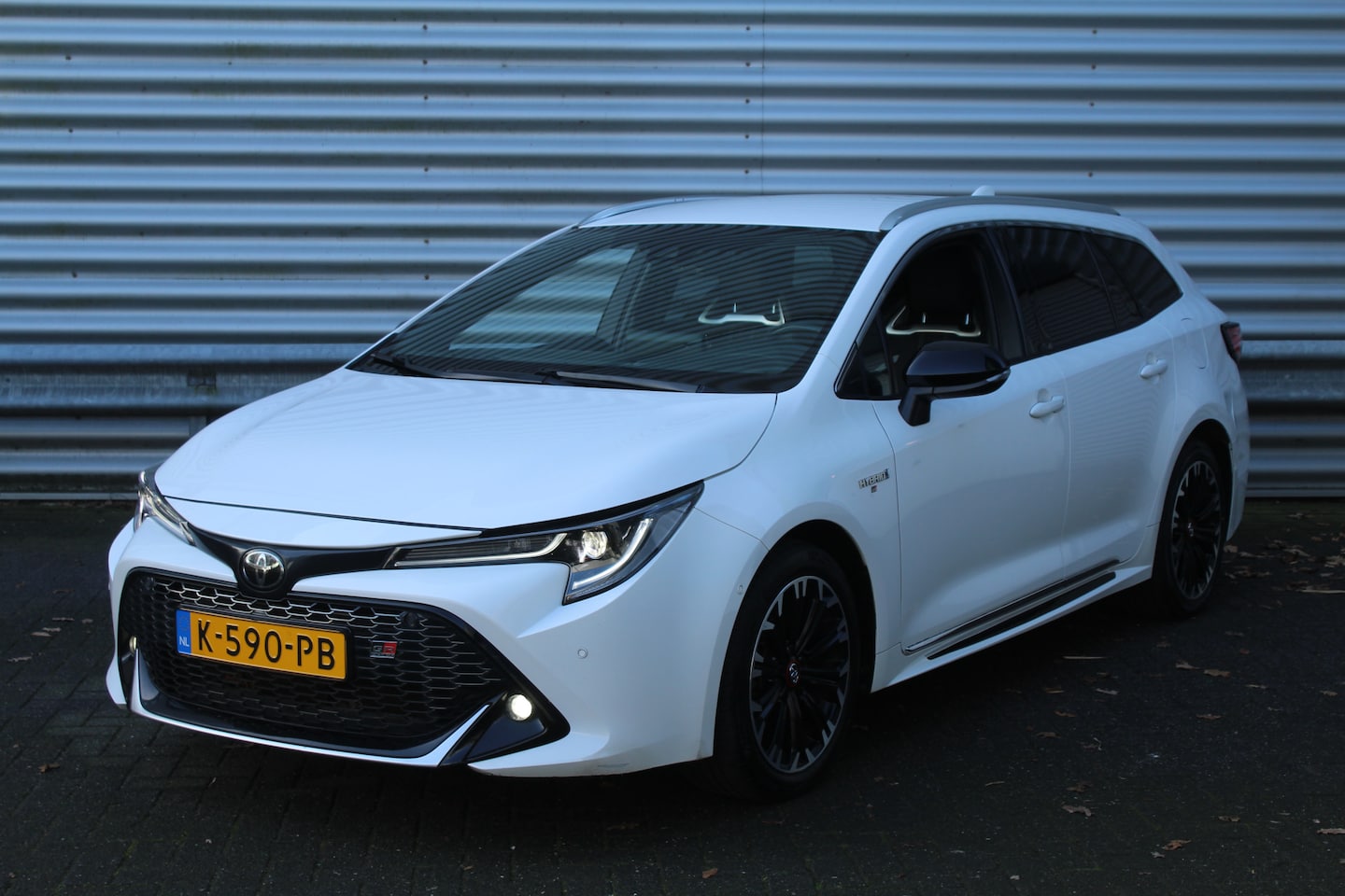 Toyota Corolla Touring Sports - 1.8 Hybrid 180pk GR-Sport NL-Auto NAP 1e eigenaar Clima Cruise Carplay Camera 17"LMV - AutoWereld.nl