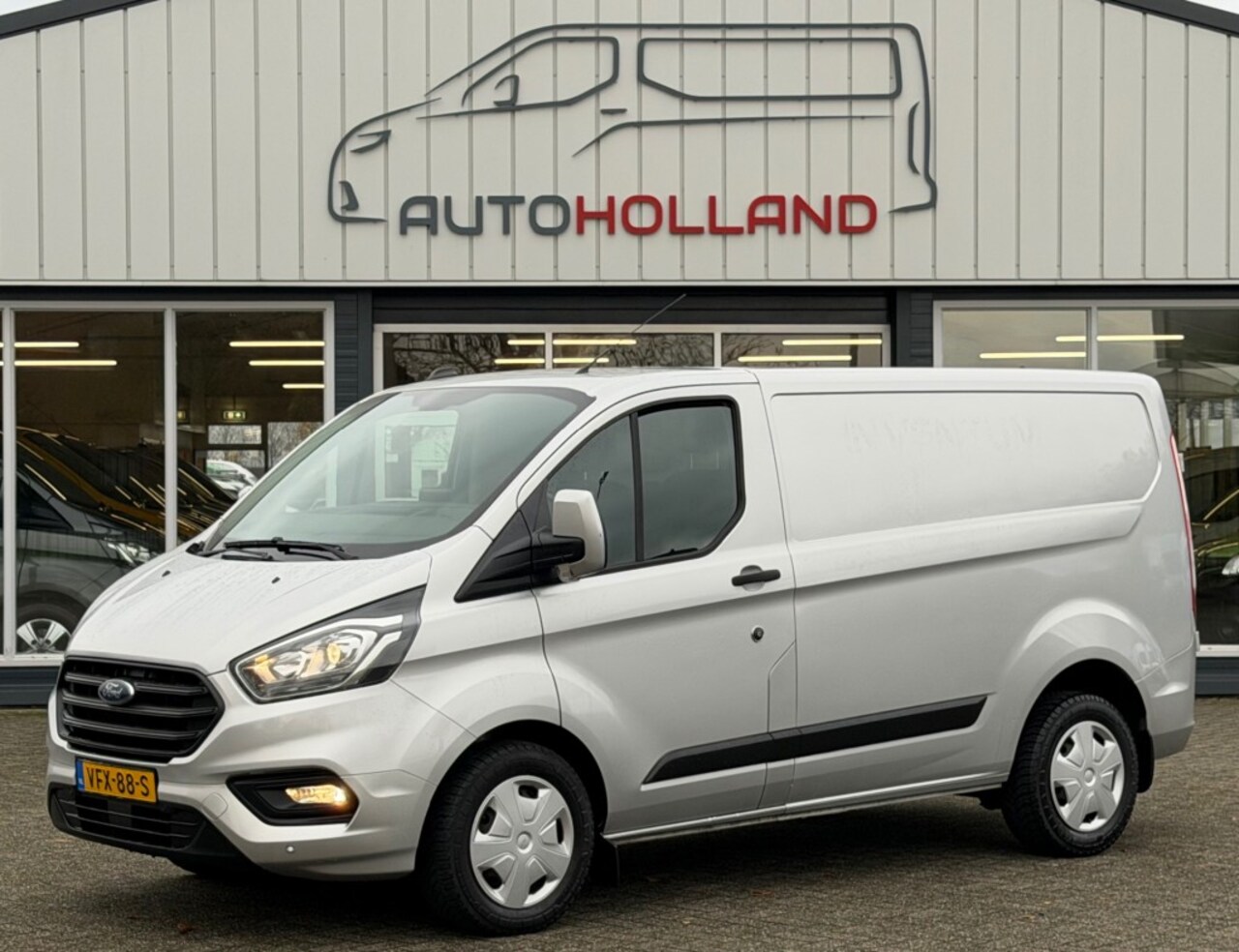 Ford Transit Custom - 2.0 TDCI 96KW 131PK AUTOMAAT EURO 6 AIRCO/ CRUISE CONTROL/ NAVIGATIE/ 100% DEALERONDERHOUD - AutoWereld.nl