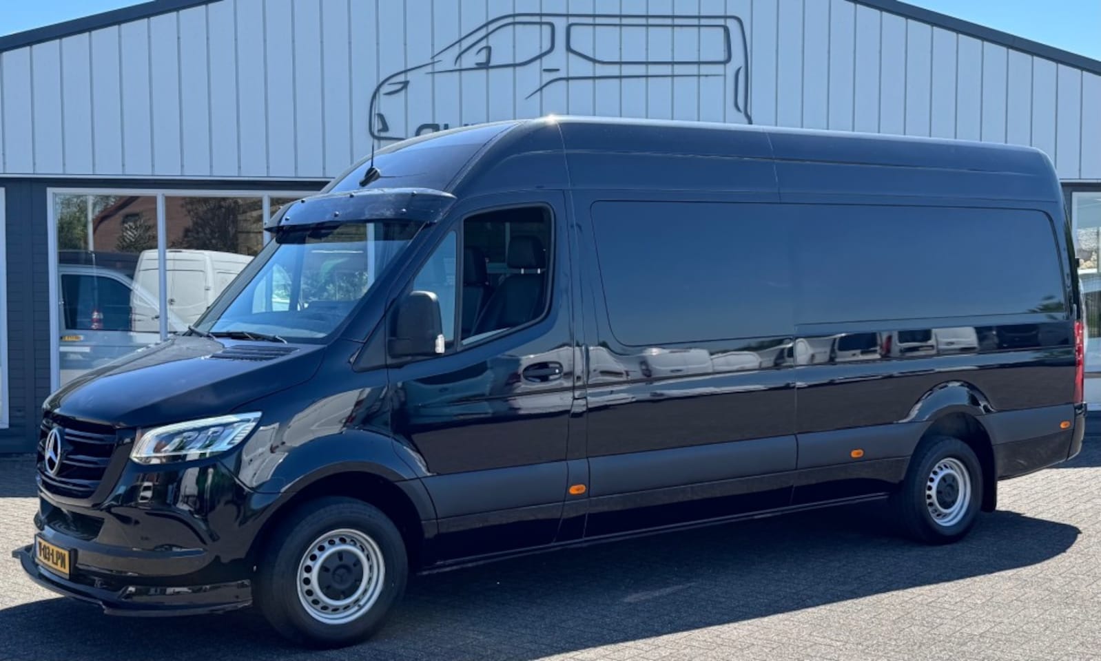Mercedes-Benz Sprinter - 319 CDI 140KW 177PK L3H2 DC DUBBELE CABINE 3.0 6 CILINDER V6 - AutoWereld.nl