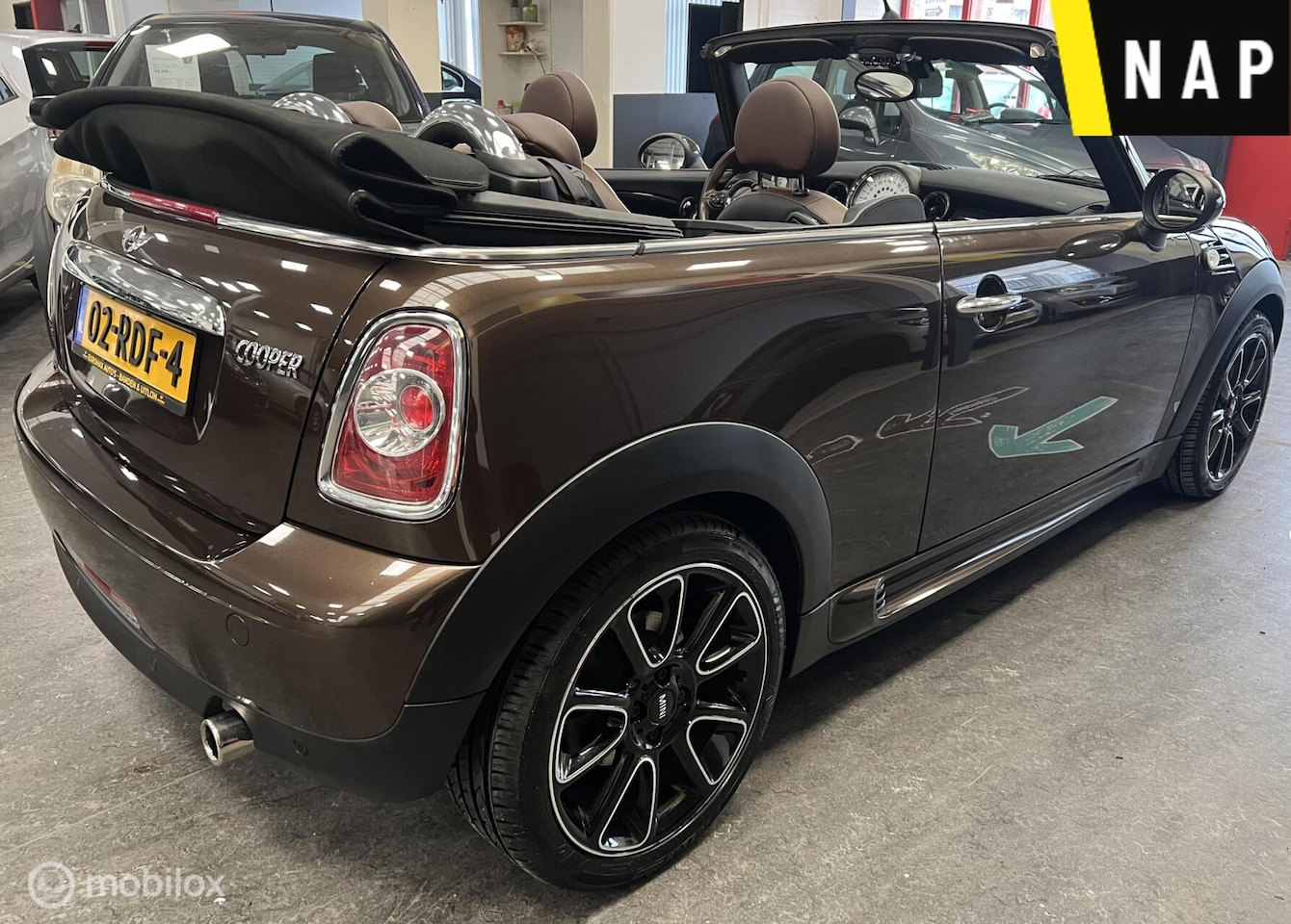 MINI Cabrio - 1.6 Cooper Chili NAP - Leder bekleding - Cruise - AutoWereld.nl