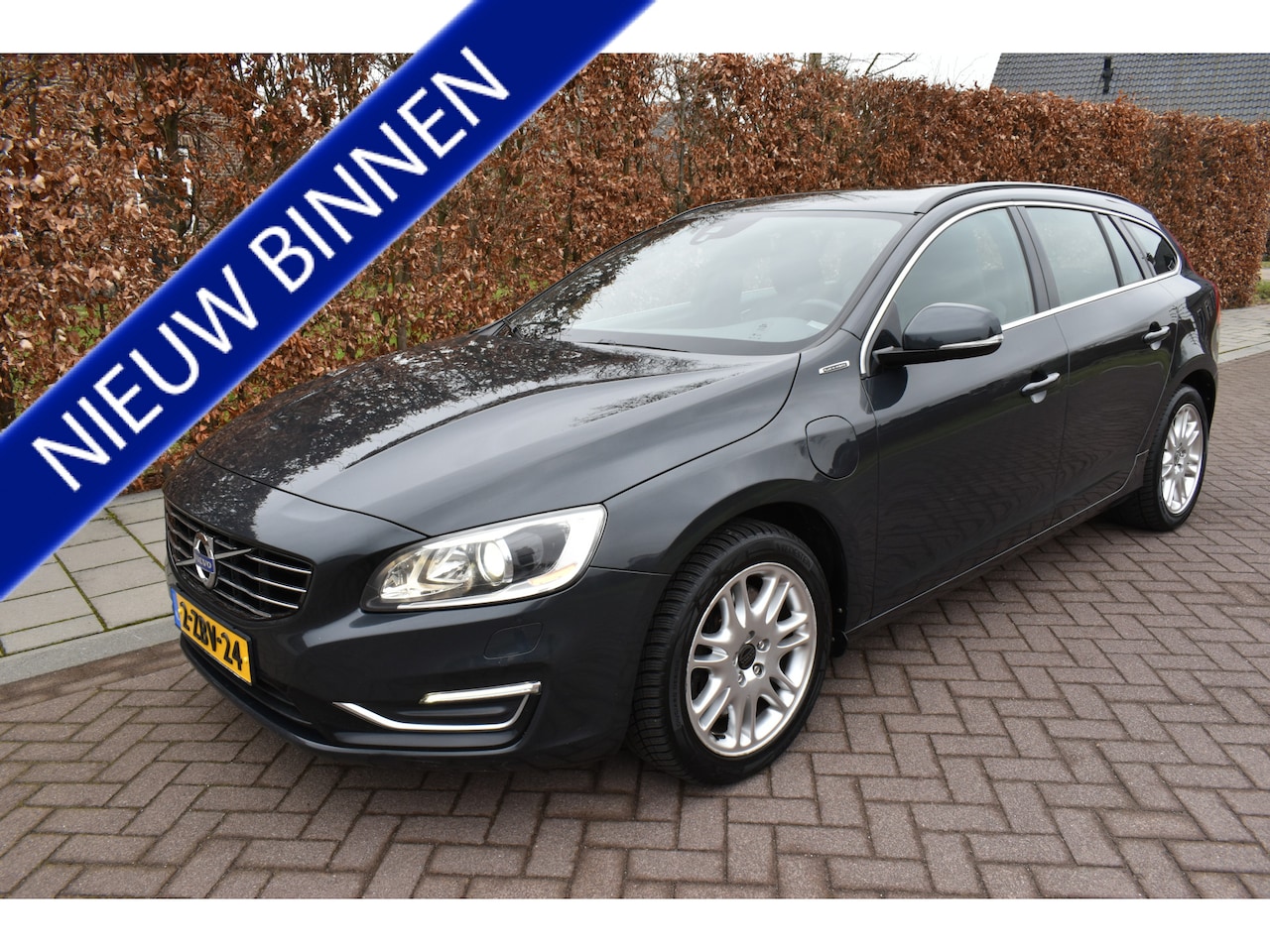 Volvo V60 - 2.4 D6 AWD 280PK Plug-In Hybrid R-Design FULL OPTION - AutoWereld.nl