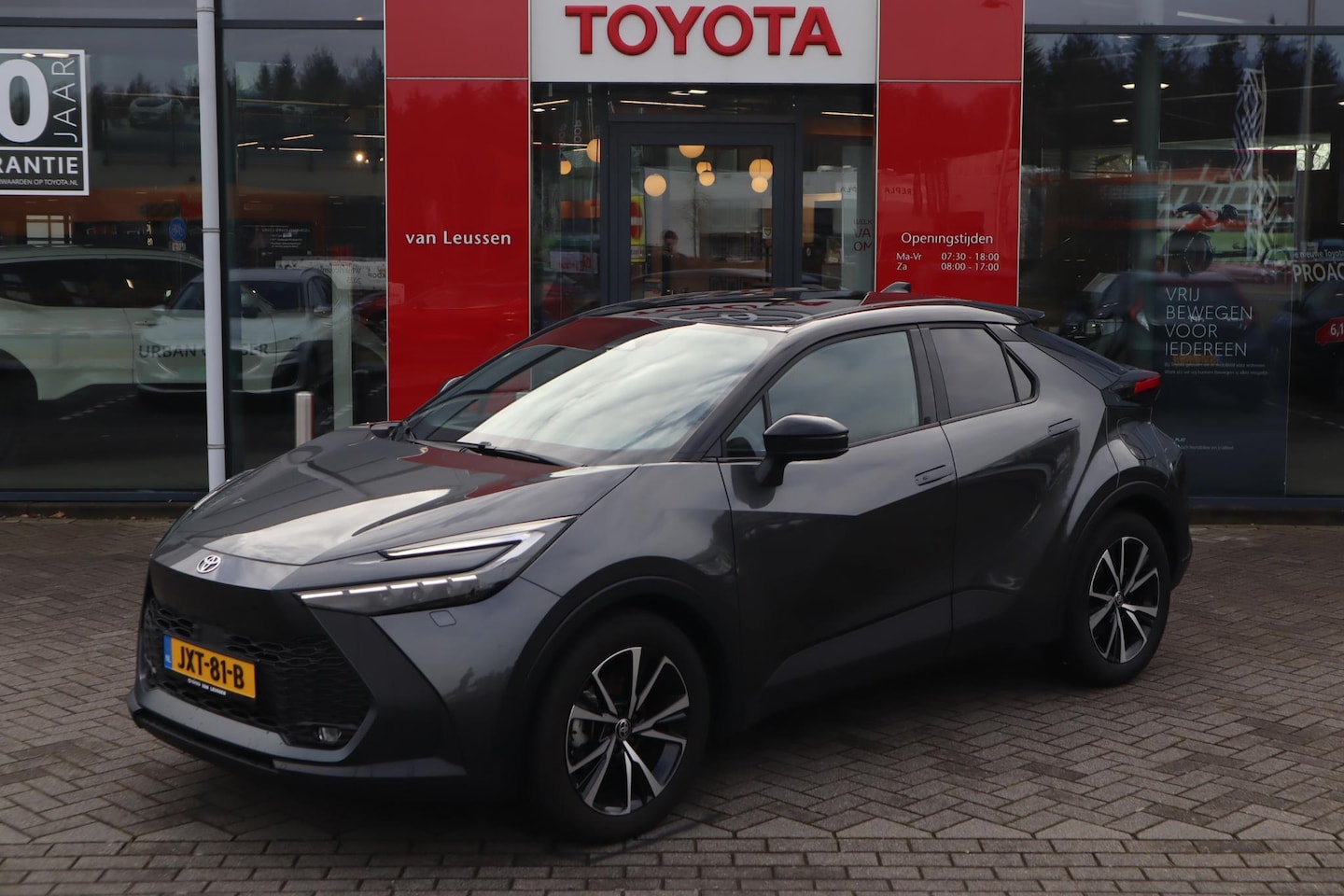 Toyota C-HR - HYBRID 140 FIRST EDITION ANDROID/APPLE STOEL/STUURVERW. P-SENSOREN EL-ACHTERKLEP DODEHOEK - AutoWereld.nl