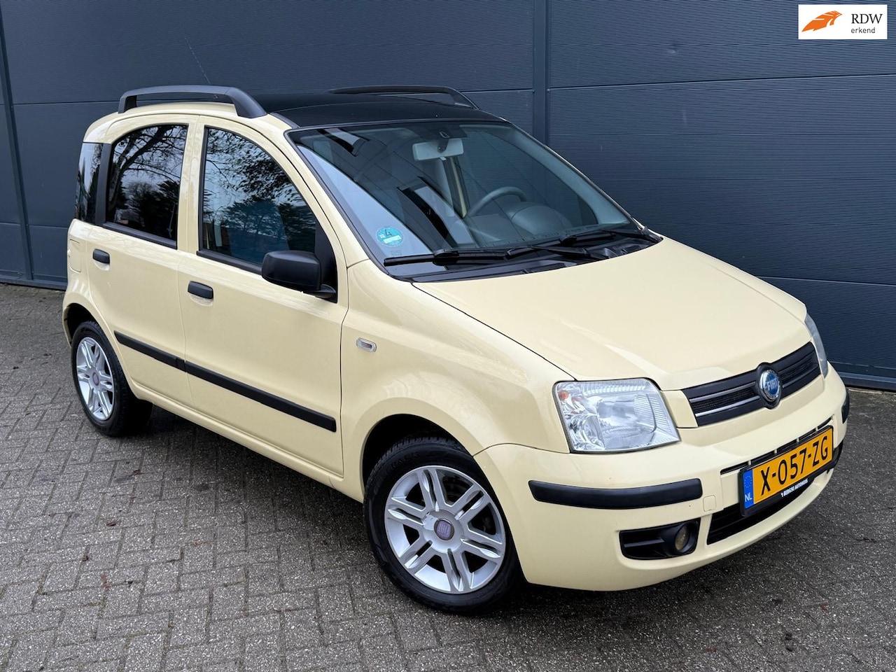 Fiat Panda - 1.2 /Automaat/Panoramadak/parkeersensoren/Elek ramen/nw apk - AutoWereld.nl