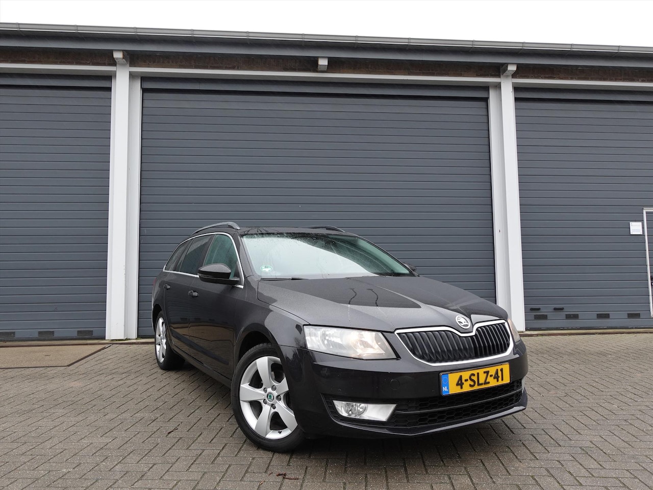 Skoda Octavia - 1.6 TDI DSG NAP PANO STOELVERWARWING CRUISE NAVI - AutoWereld.nl