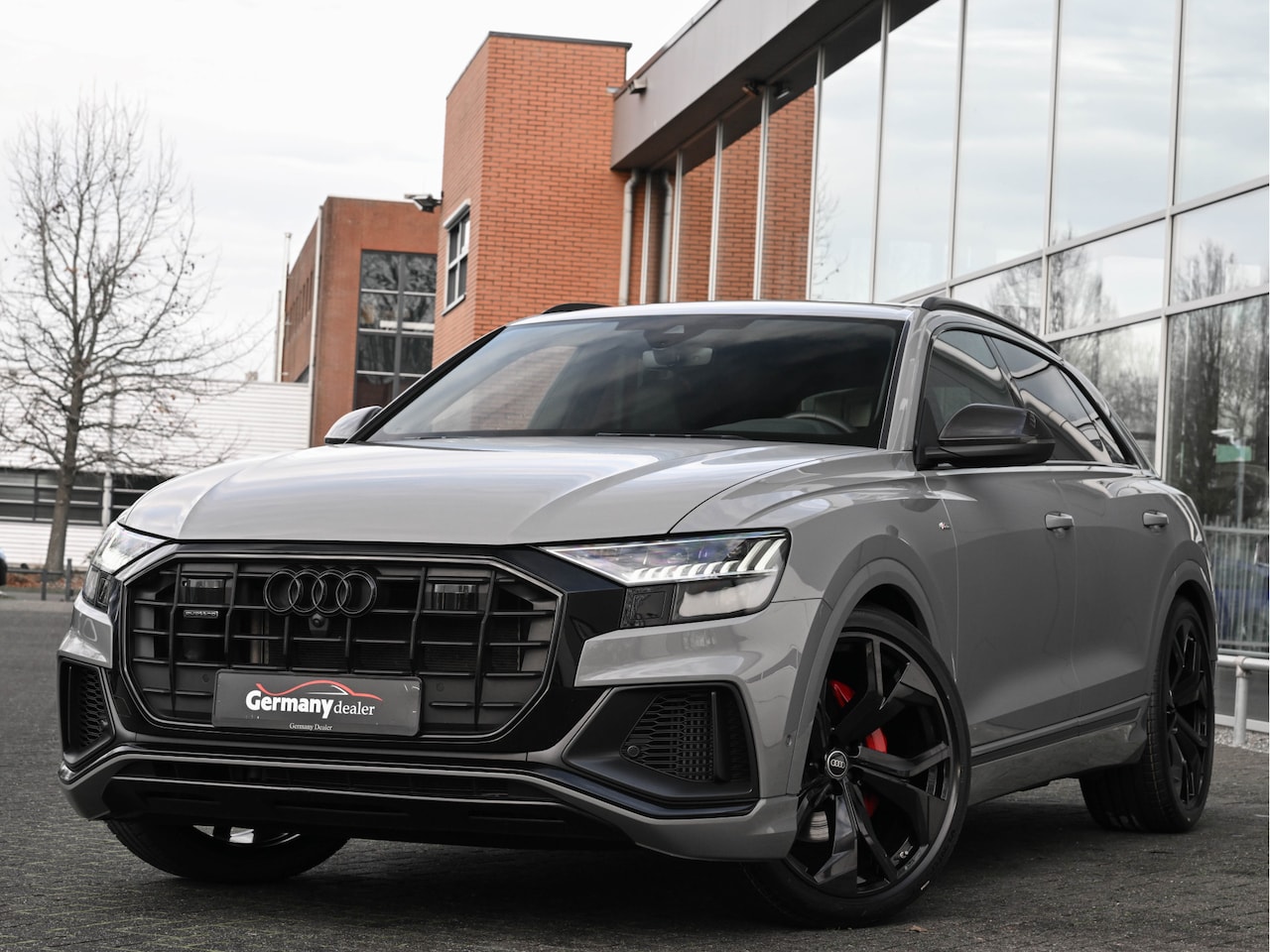 Audi Q8 - 55TFSI 340PK Quattro Nardo! 4W-best. RS-Zetels Carbon Softclose B&O Lucht Tr-Haak VOL! - AutoWereld.nl