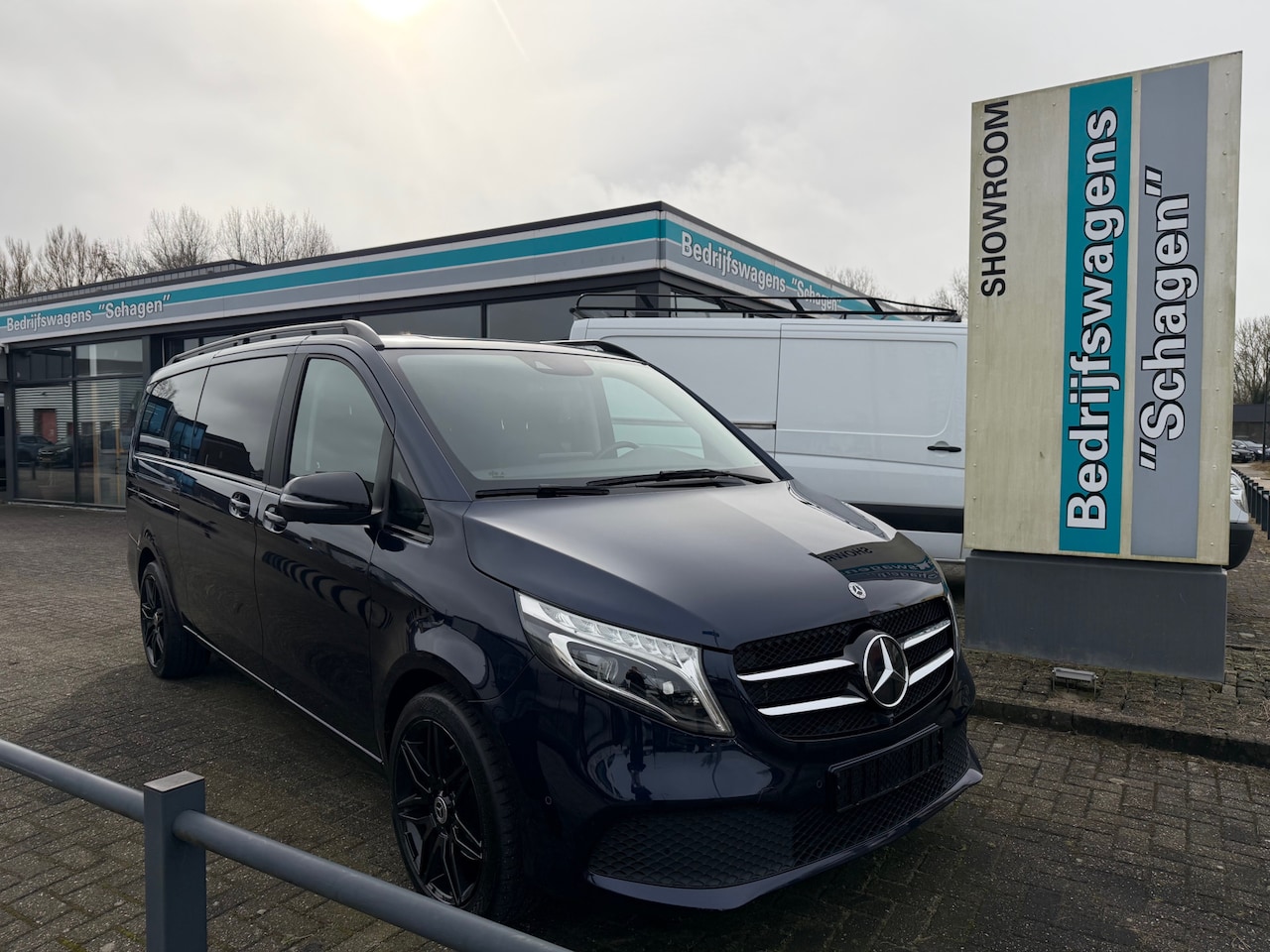 Mercedes-Benz V-klasse - 300d 4-MATIC L3 XXL DC | Avantgarde | 360° Camera | Mbux - AutoWereld.nl