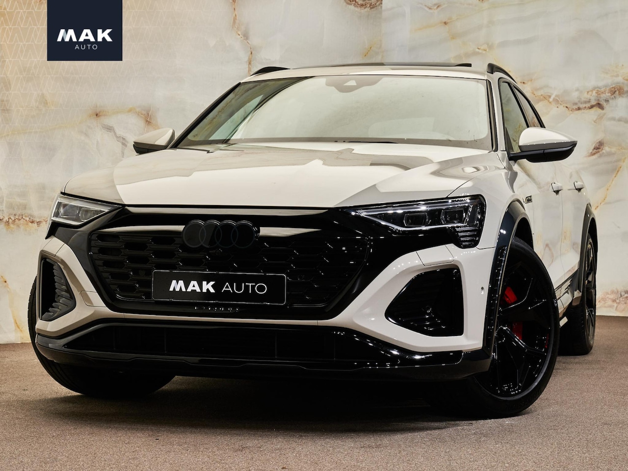 Audi SQ8 - e-tron Quattro, Audi Exclusive, NL auto, S Sportstoelen, pano, tr.haak, luchtv., matrix-LE - AutoWereld.nl