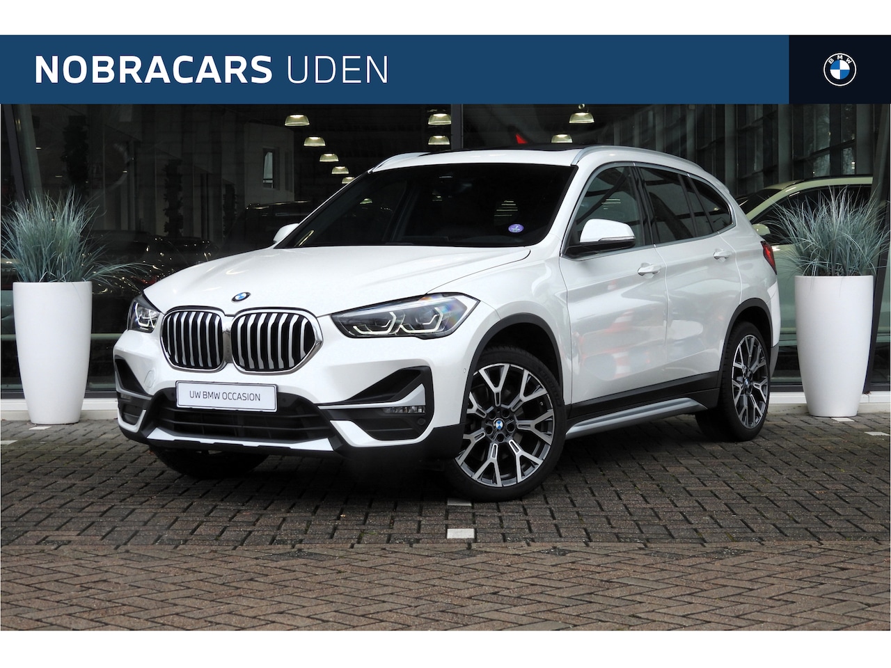 BMW X1 - sDrive20i High Executive xLine Automaat / Panoramadak / Trekhaak / Sportstoelen / Achterui - AutoWereld.nl