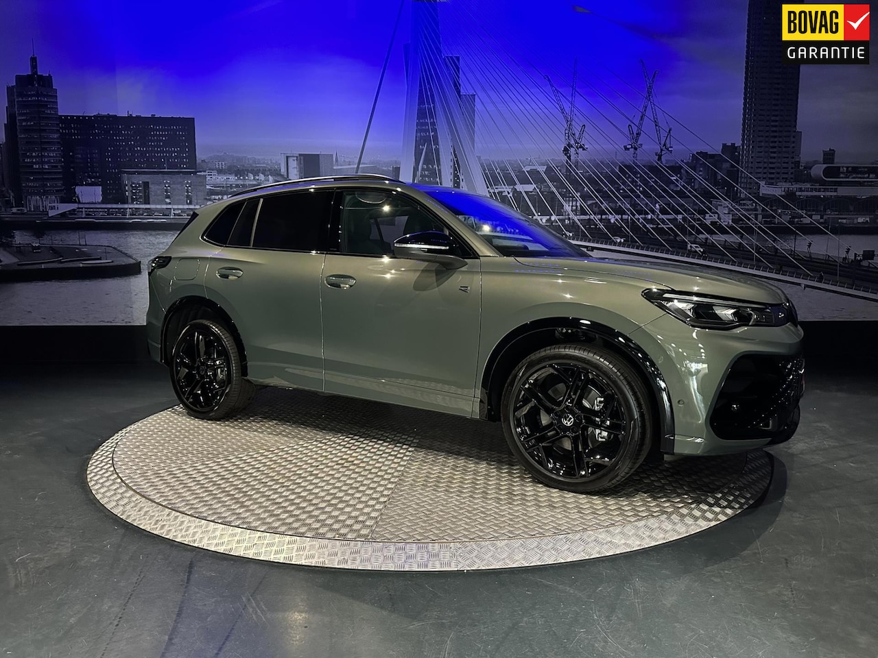 Volkswagen Tiguan - 1.5 eHybrid R-Line Edition *2026*Leder*Memory*BlackStyle*Trekhaak* - AutoWereld.nl