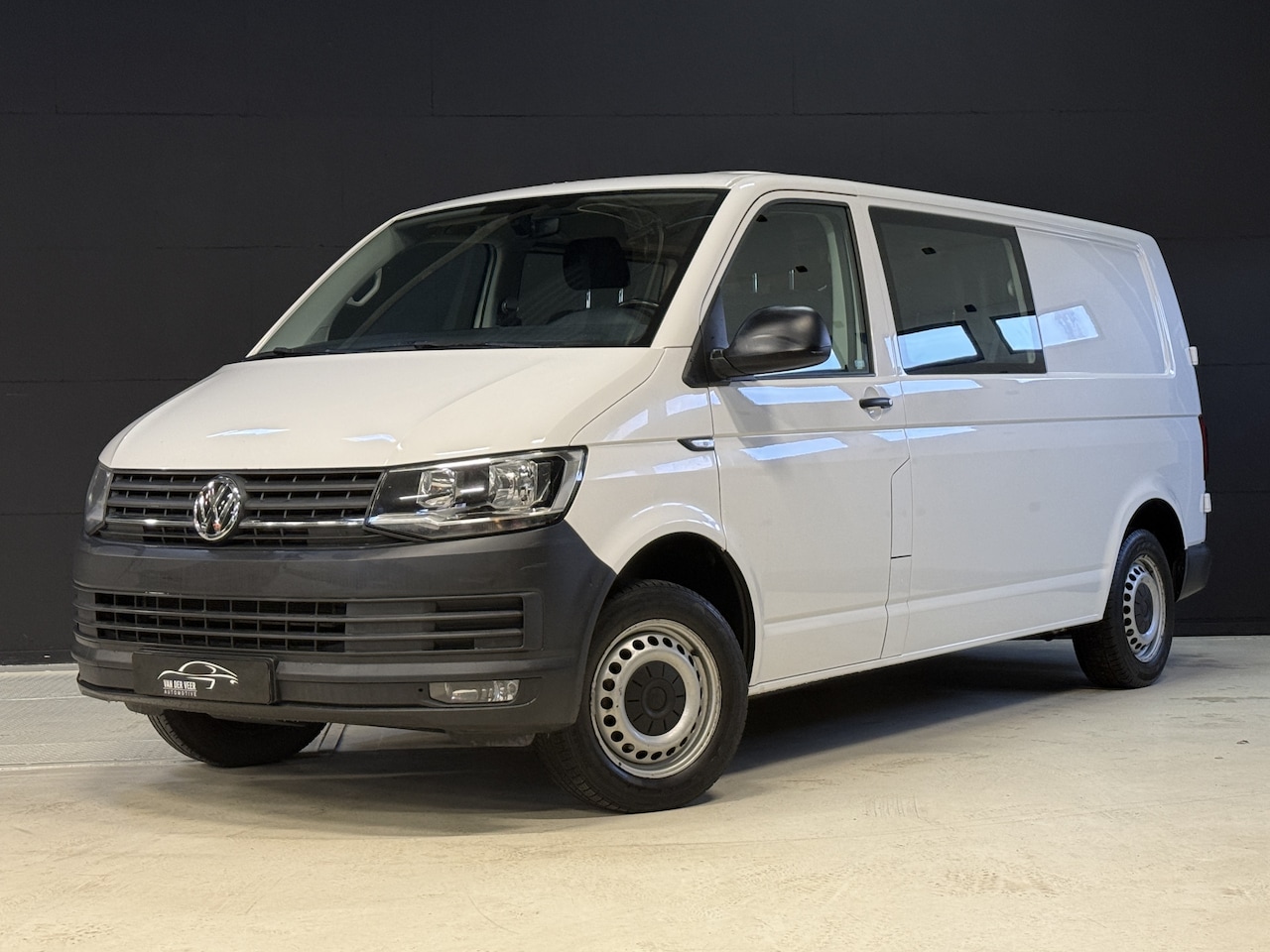 Volkswagen Transporter - 2.0 TDI L2H1 DC Comfortline Plus | BPM VRIJ | Trekhaak | Voorruitverwarming | Navi - AutoWereld.nl
