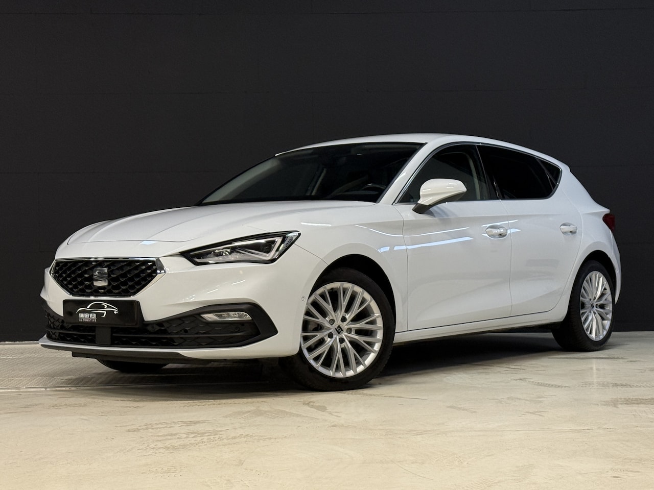 SEAT Leon - 1.5 eTSI Style Business Intense | Camera | Apple Carplay | Keyless - AutoWereld.nl