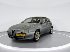 Alfa Romeo 147 - 1.6 T.Spark Edizione Limitata BIJGELUID DISTRIBUTIERIEM | AIRCO | STOELVERWARMING | LEDER