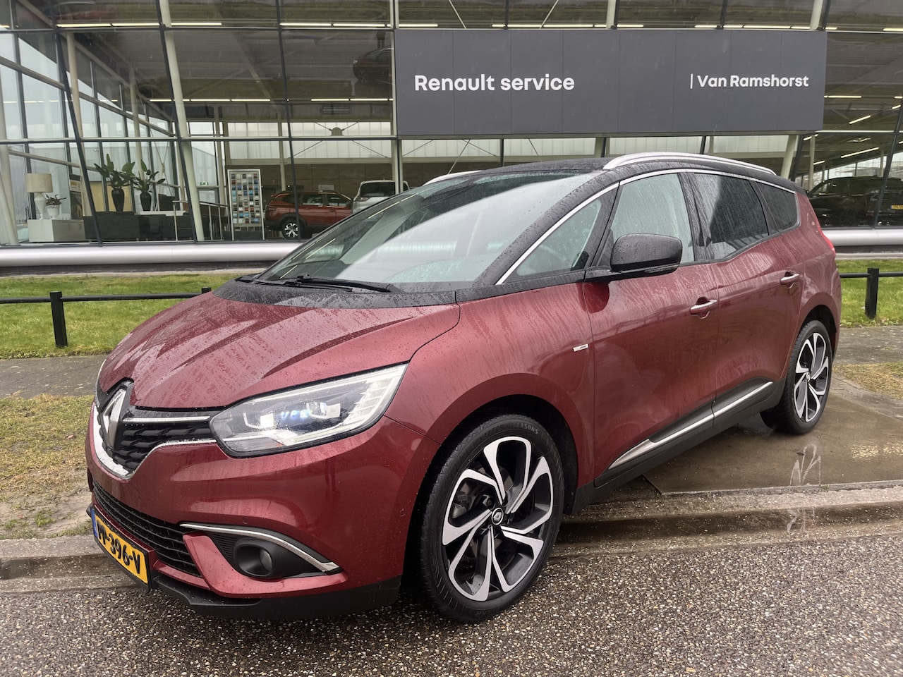 Renault Grand Scénic - 1.6 dCi Bose 161PK / Automaat / Trekhaak / Camera / PDC V+A / Keyless / Blind spot / LMV / - AutoWereld.nl