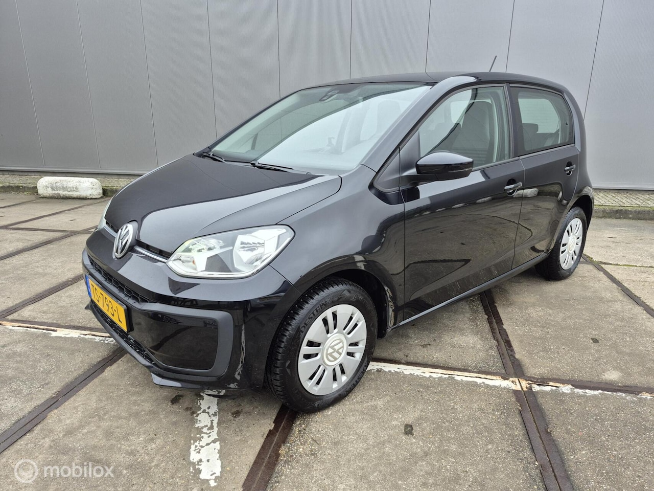 Volkswagen Up! - 1.0 BMT Airco / DAB / Bluetooth / NAP / 5DRS - AutoWereld.nl