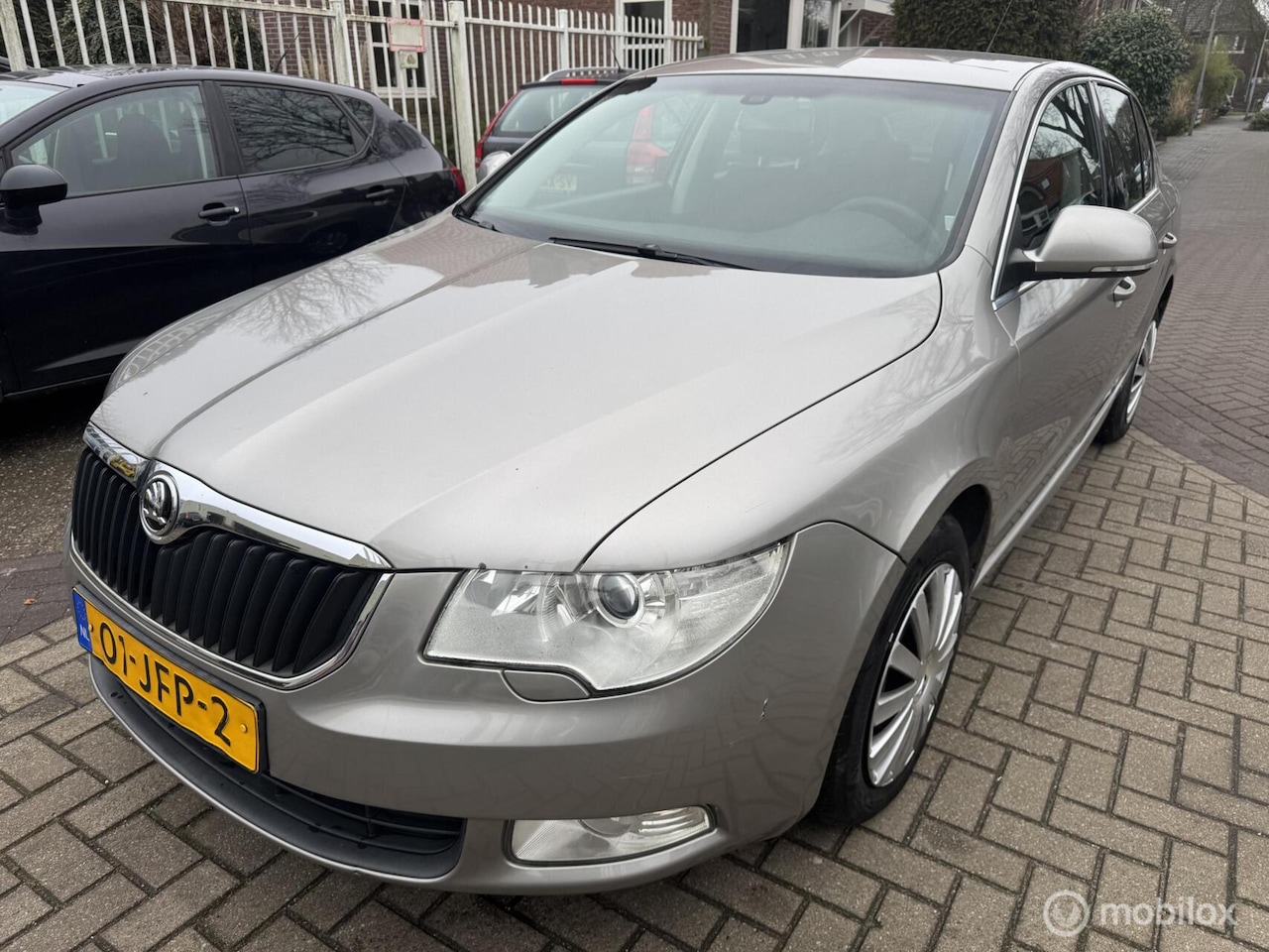 Skoda Superb - 1.8 TSI Elegance Business Line 1.8 TSI Elegance Business Line - AutoWereld.nl